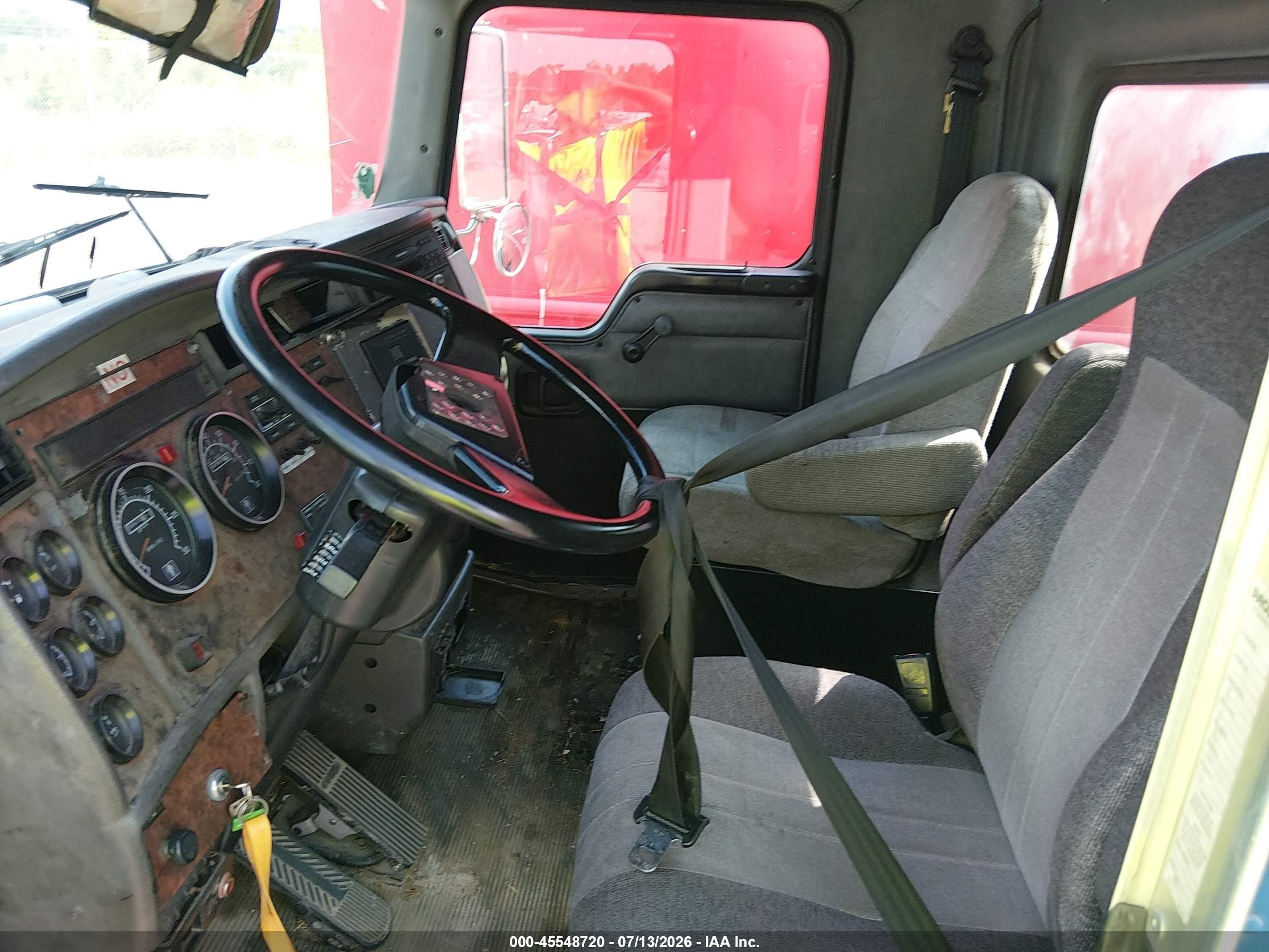 2004 Kenworth Construction VIN 2NKMHD7X04M057004 IAAI salvage auction — Front End, Clear (Florida), sold $1,500 on 2026-10-16 (photo 6)