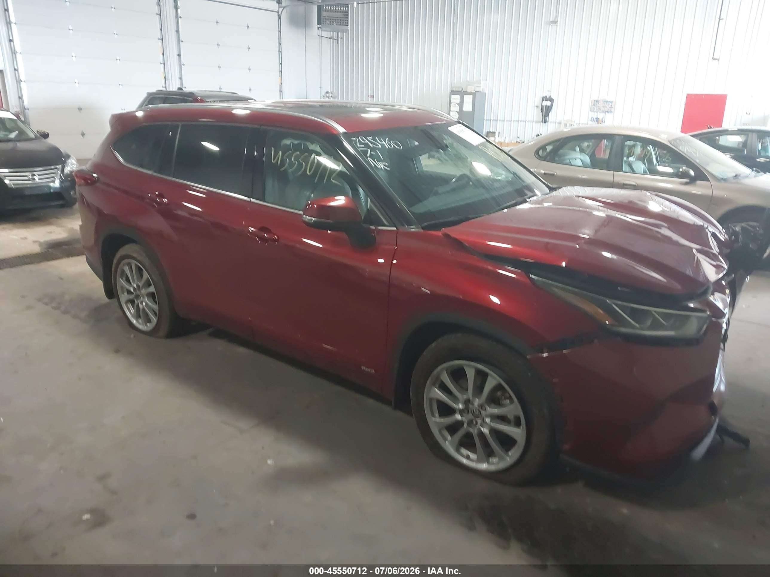 2022 Toyota Highlander Hybrid VIN 5TDXBRCH5NS551673 — IAAI salvage auction photo