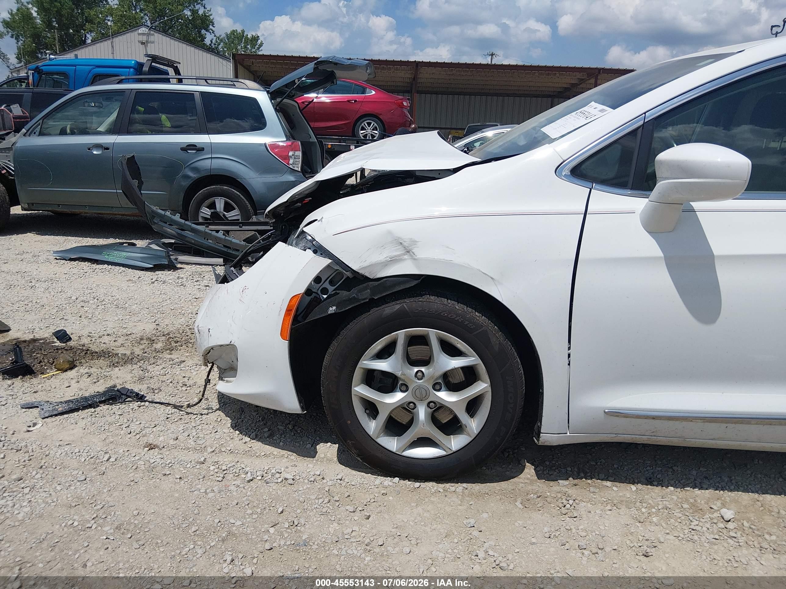 2017 Chrysler Pacifica VIN 2C4RC1BG4HR809906 IAAI salvage auction — Front End, Salvage (Ohio), sold $1,600 on 2026-10-11 (photo 6)