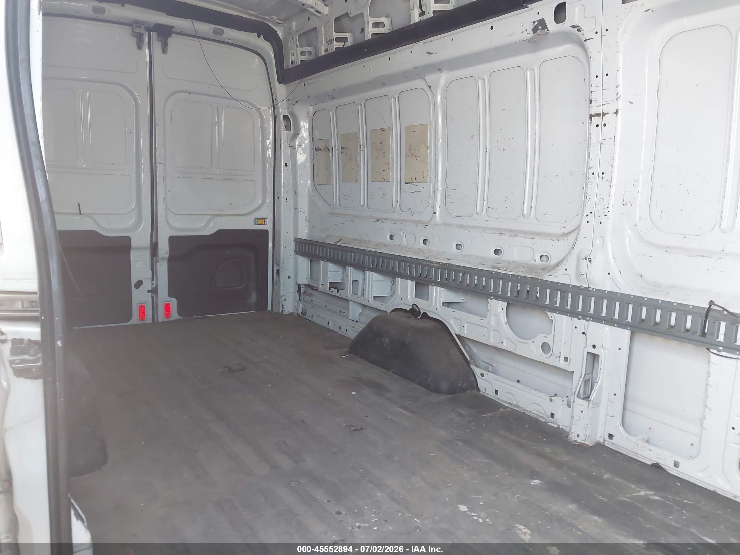 2015 Ford Transit-250 VIN 1FTYR3XV0FKA15784 IAAI salvage auction — Normal Wear, Clear - Dealer Only (California), sold $1,850 on 2026-07-09 (photo 8)