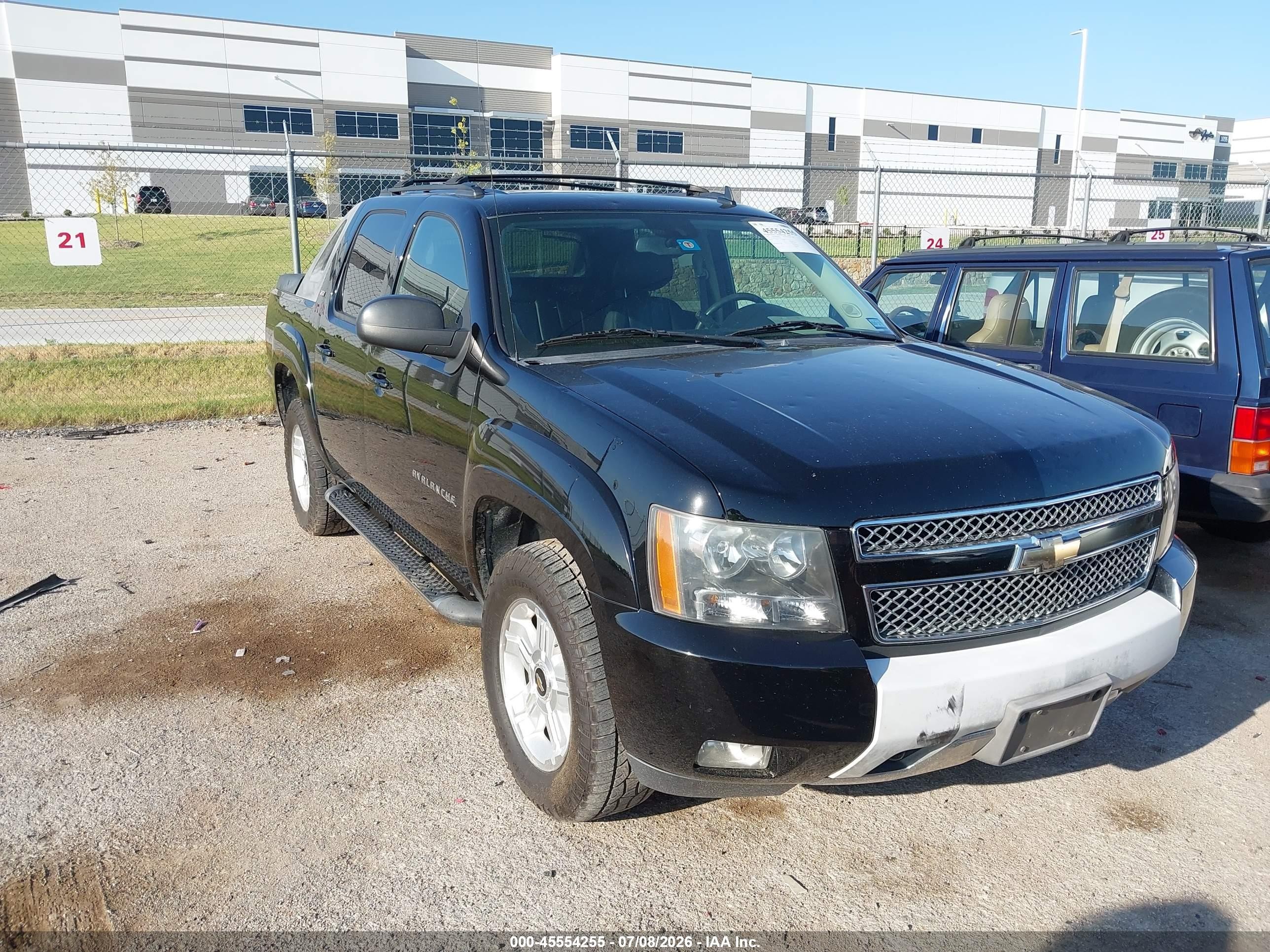 2011 Chevrolet Avalanche VIN 3GNTKFE3XBG223150 — IAAI salvage auction photo