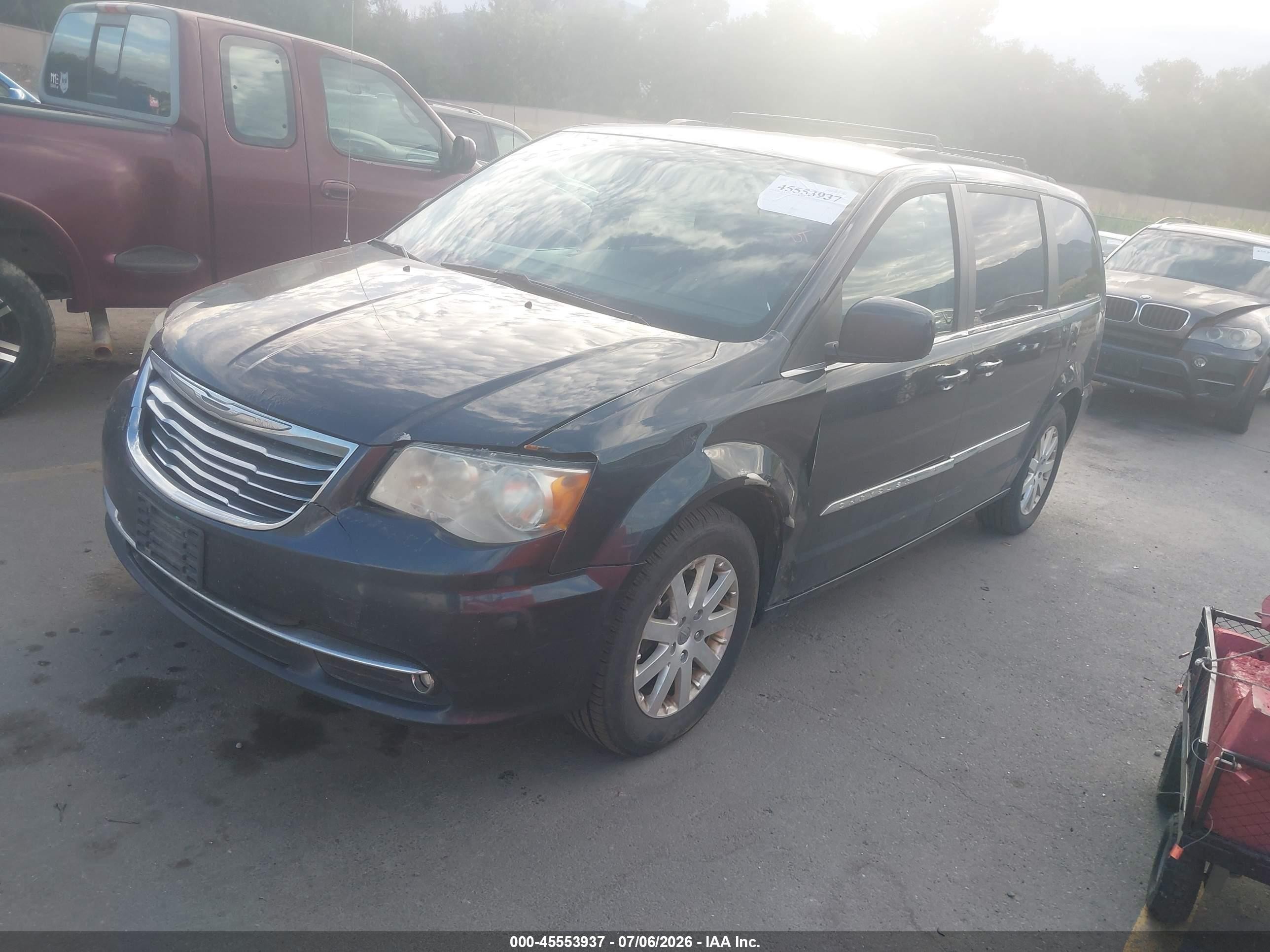 2014 Chrysler Town & Country VIN 2C4RC1BG0ER123941 IAAI salvage auction — Normal Wear, Clear (Utah), sold $300 on 2026-07-09 (photo 2)