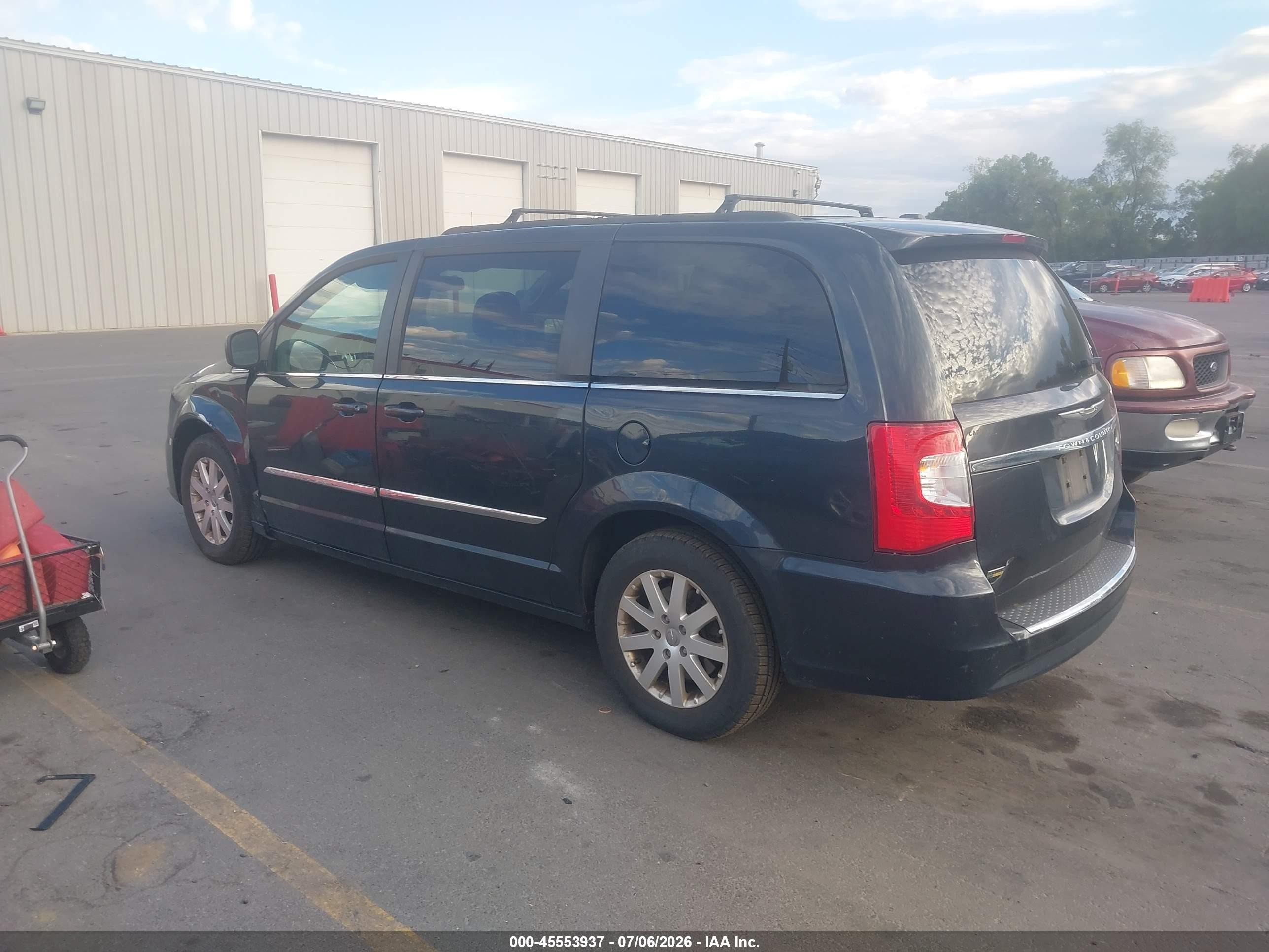 2014 Chrysler Town & Country VIN 2C4RC1BG0ER123941 IAAI salvage auction — Normal Wear, Clear (Utah), sold $300 on 2026-07-09 (photo 3)