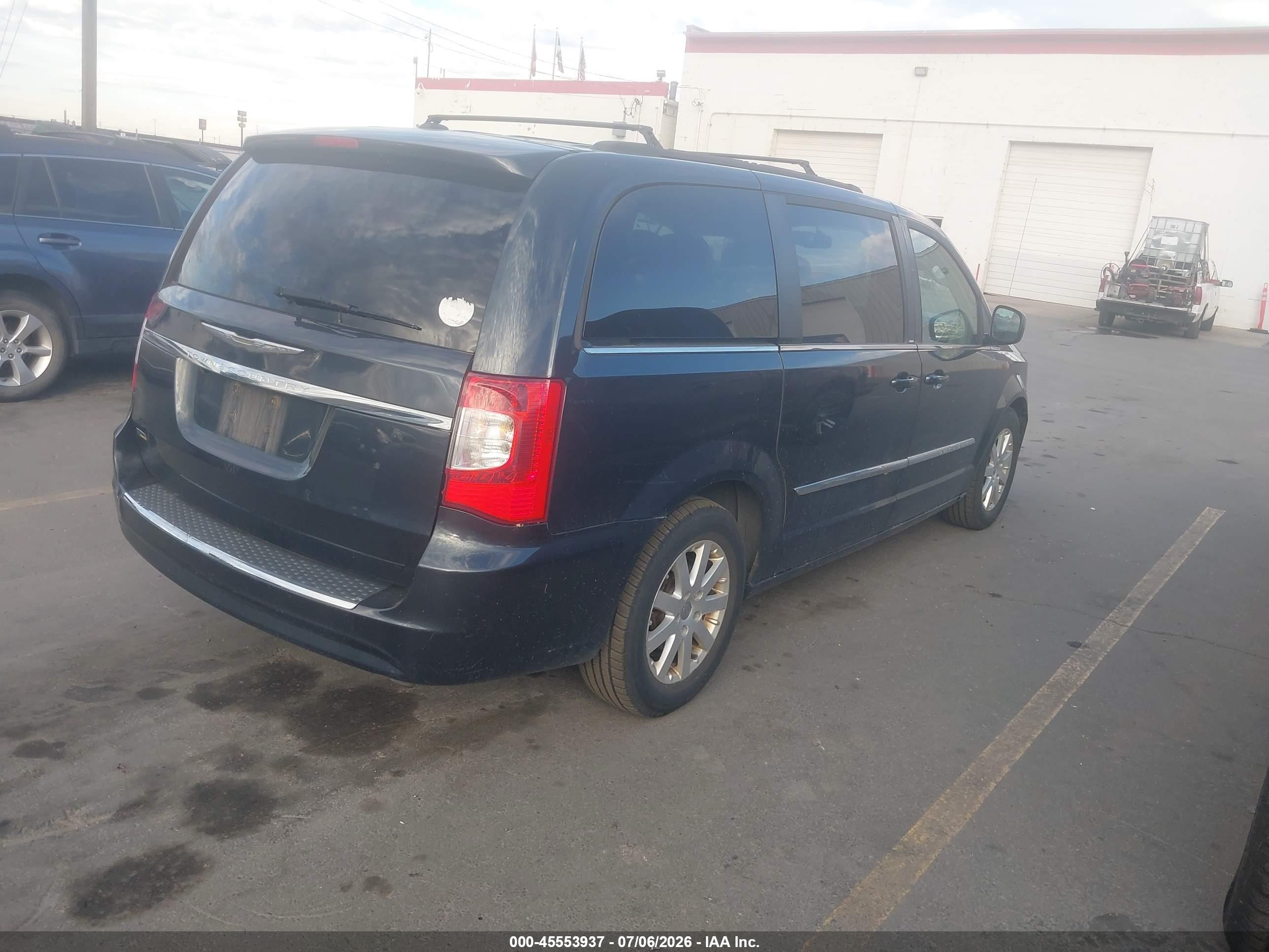 2014 Chrysler Town & Country VIN 2C4RC1BG0ER123941 IAAI salvage auction — Normal Wear, Clear (Utah), sold $300 on 2026-07-09 (photo 4)