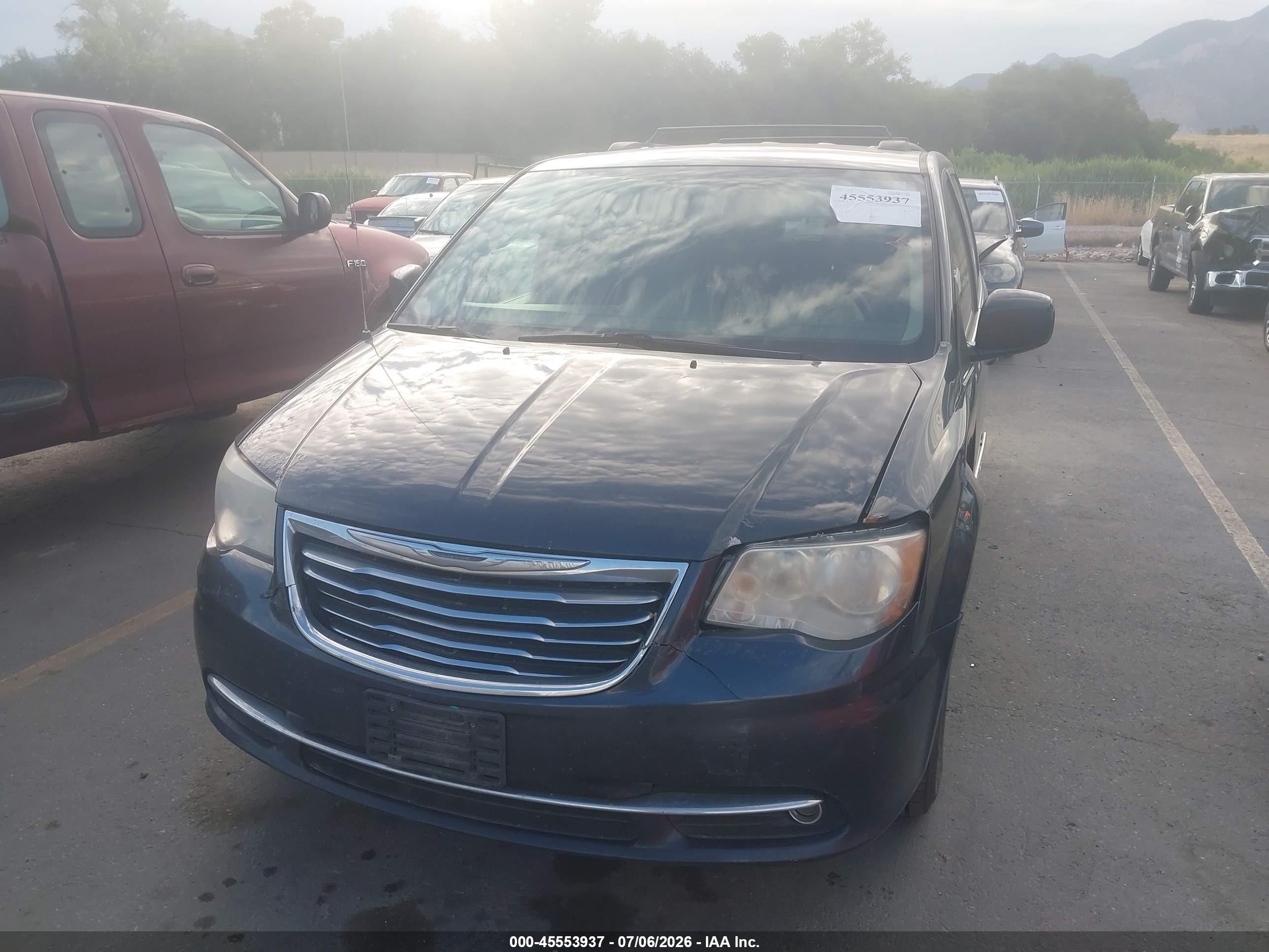 2014 Chrysler Town & Country VIN 2C4RC1BG0ER123941 IAAI salvage auction — Normal Wear, Clear (Utah), sold $300 on 2026-07-09 (photo 6)