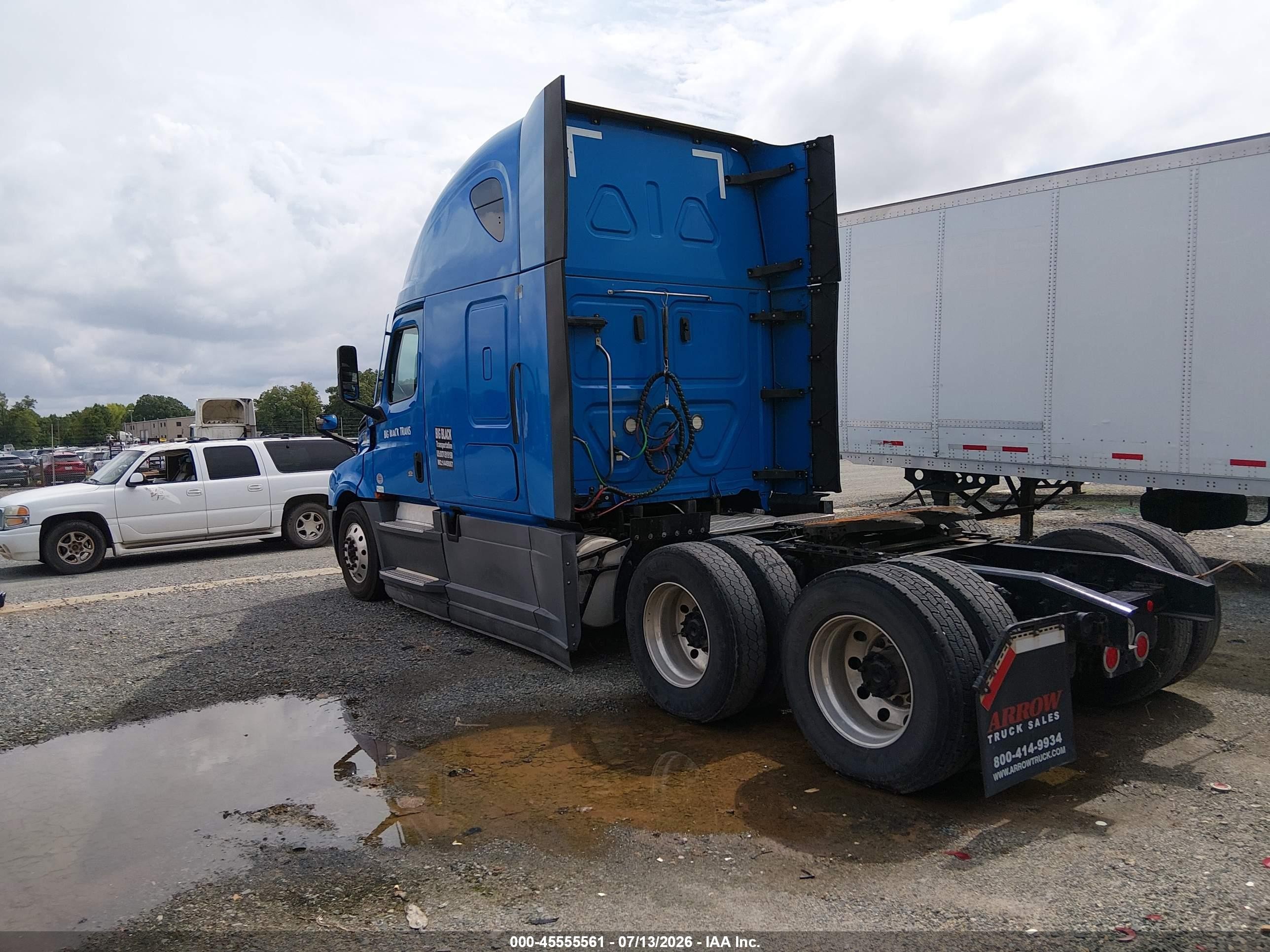 2021 Freightliner New Cascadia 126 VIN 1FUJHHDR1MLML9743 IAAI salvage auction — Unknown, Original (West Virginia), sold $37,500 on 2026-09-09 (photo 3)
