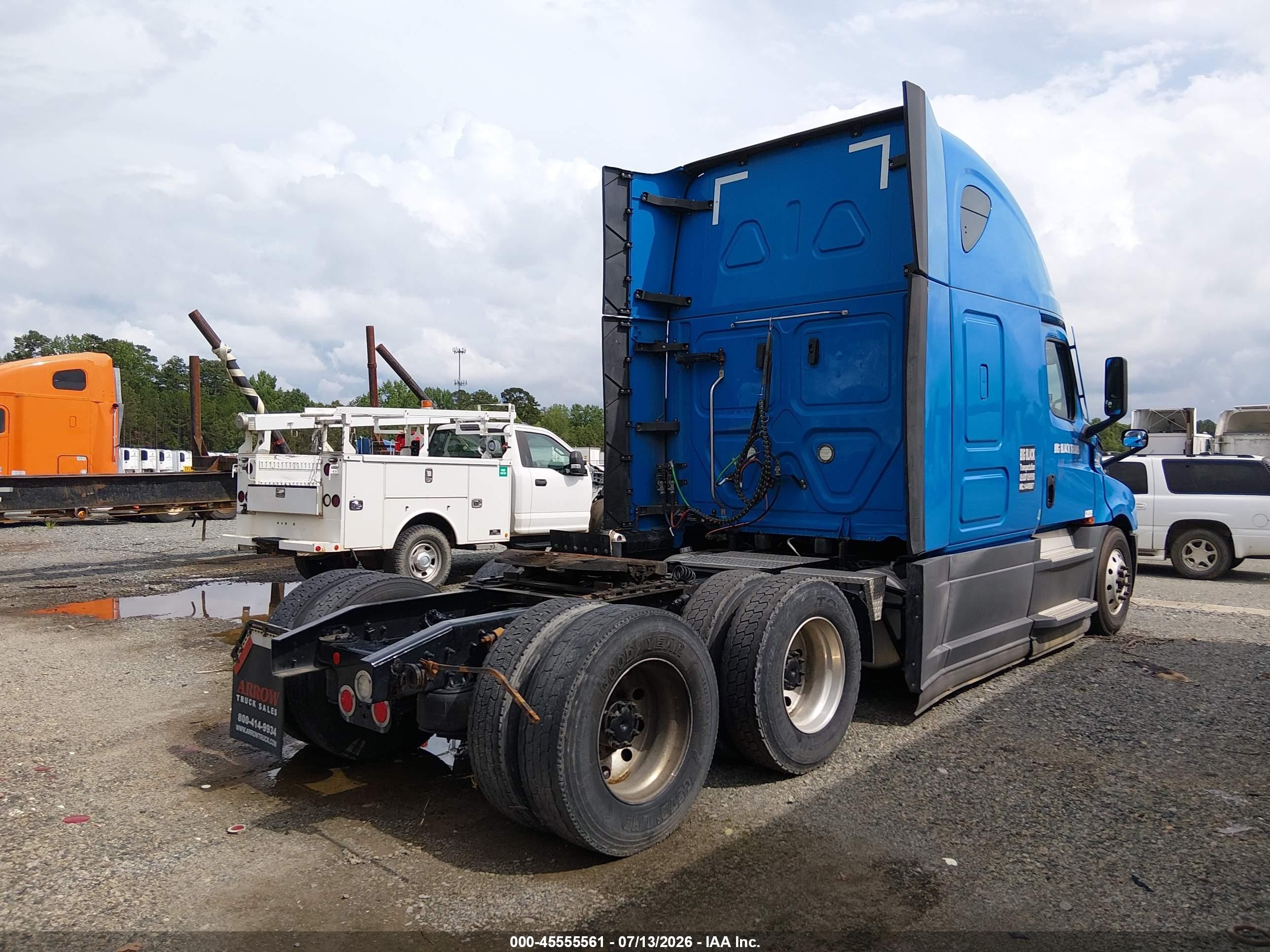 2021 Freightliner New Cascadia 126 VIN 1FUJHHDR1MLML9743 IAAI salvage auction — Unknown, Original (West Virginia), sold $37,500 on 2026-09-09 (photo 4)