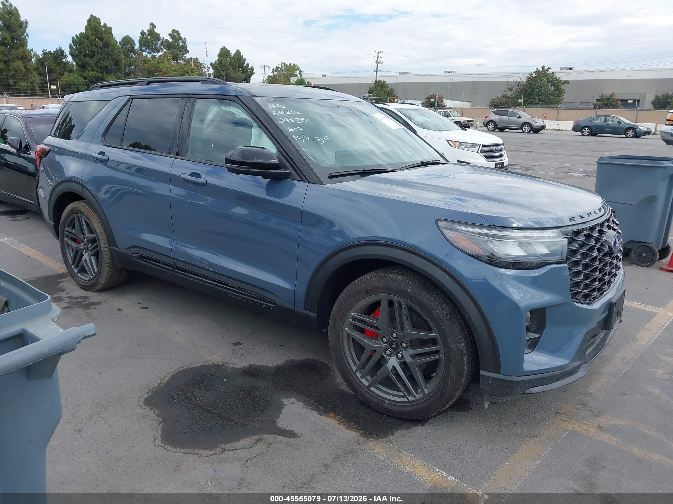 2025 Ford Explorer VIN 1FMWK8GCXSGC56817 — IAAI salvage auction photo