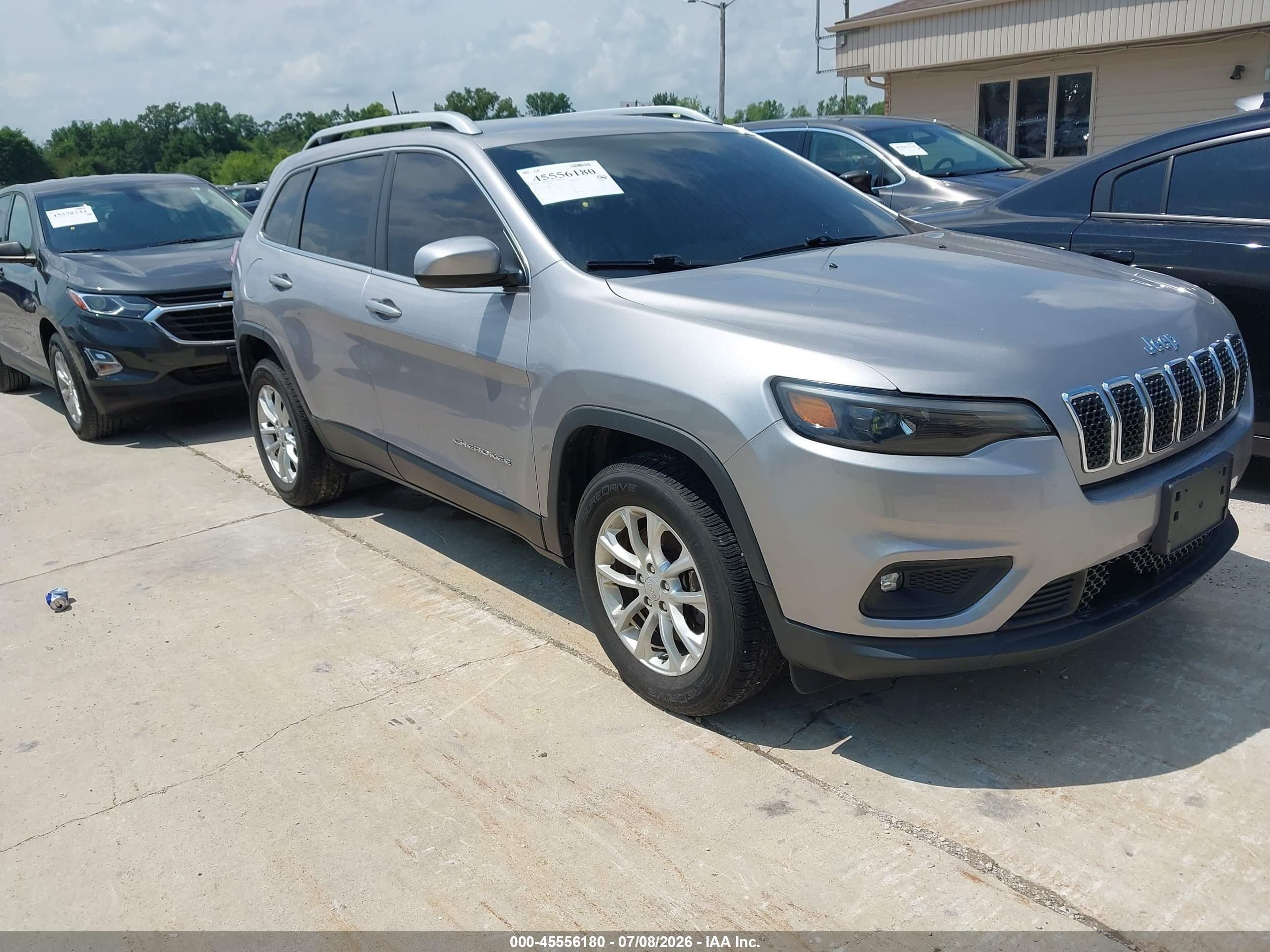 2019 Jeep Cherokee VIN 1C4PJMCB3KD250411 — IAAI salvage auction photo