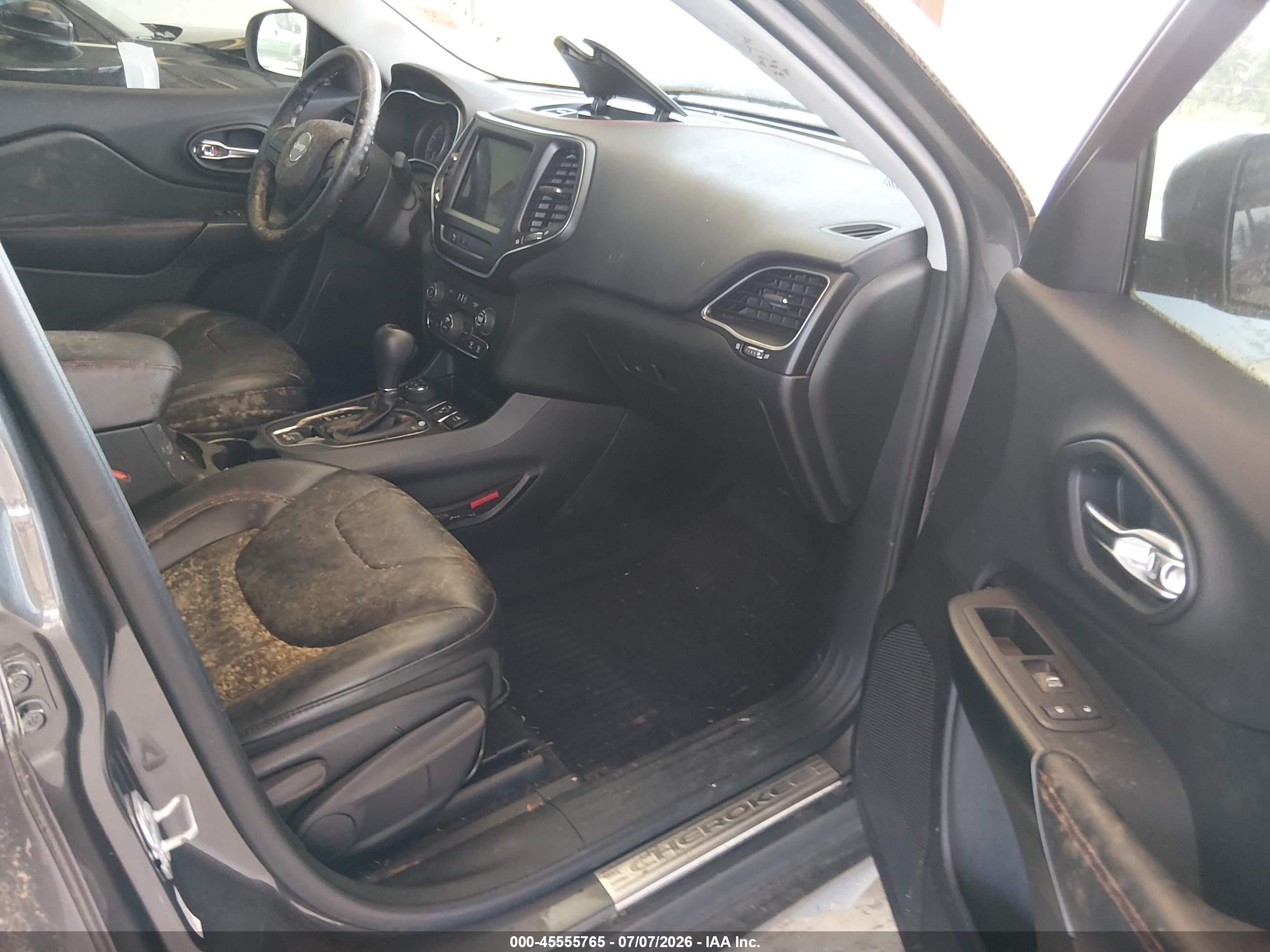 2019 Jeep Cherokee VIN 1C4PJMBN0KD169068 IAAI salvage auction — Biohazard/Chemical, Bill Of Sale (Washington), sold $3,300 on 2026-08-30 (photo 5)