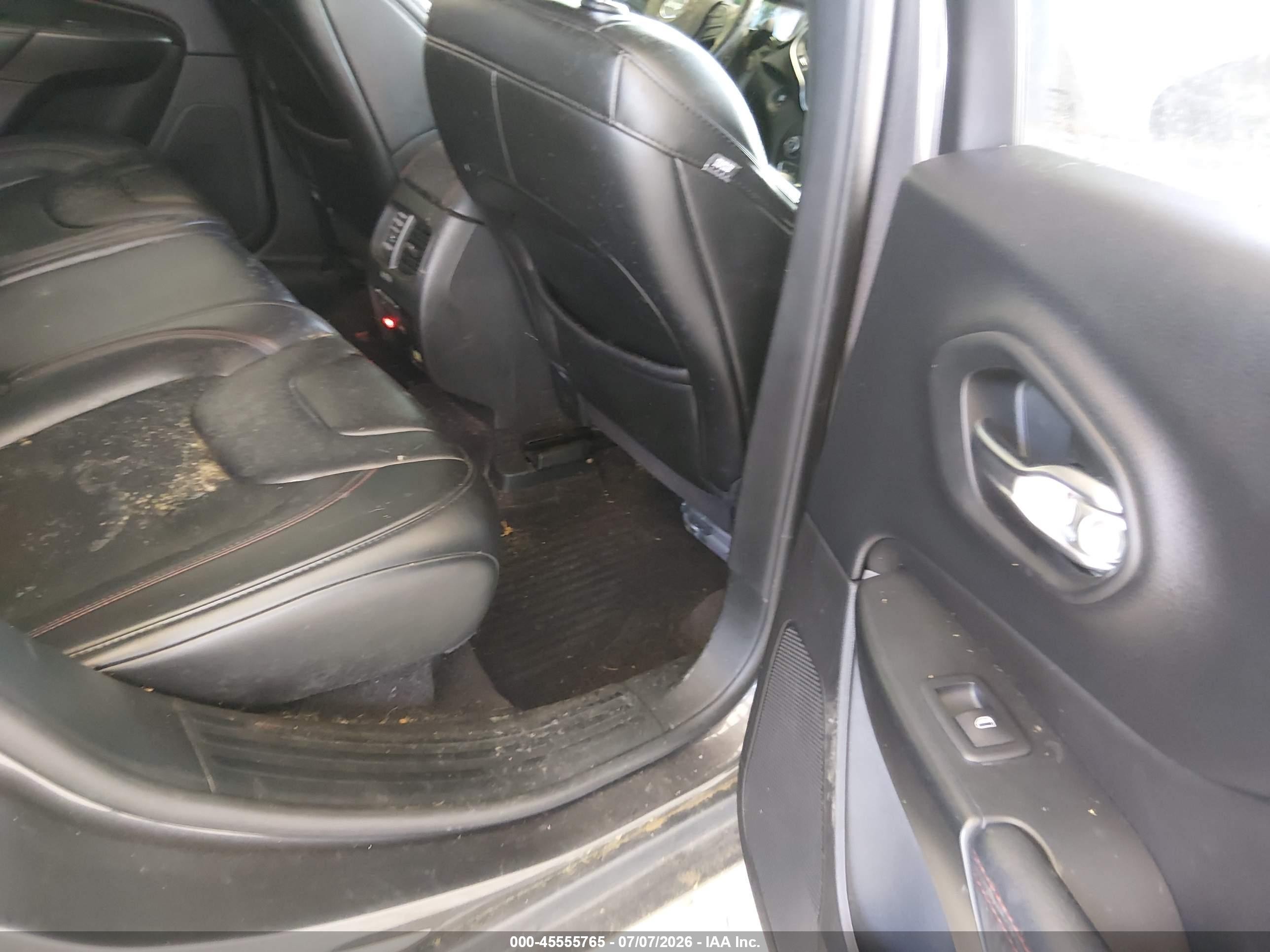 2019 Jeep Cherokee VIN 1C4PJMBN0KD169068 IAAI salvage auction — Biohazard/Chemical, Bill Of Sale (Washington), sold $3,300 on 2026-08-30 (photo 8)