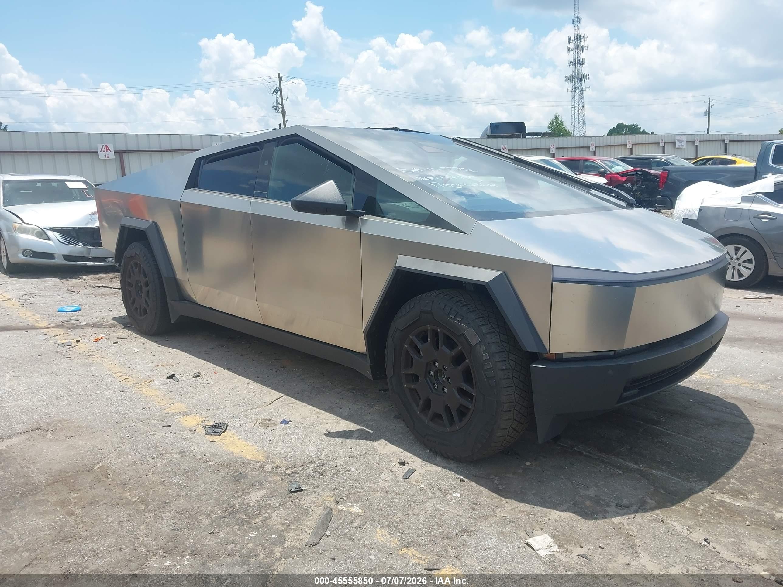 2024 Tesla Cybertruck VIN 7G2CEHED3RA034953 — IAAI salvage auction photo