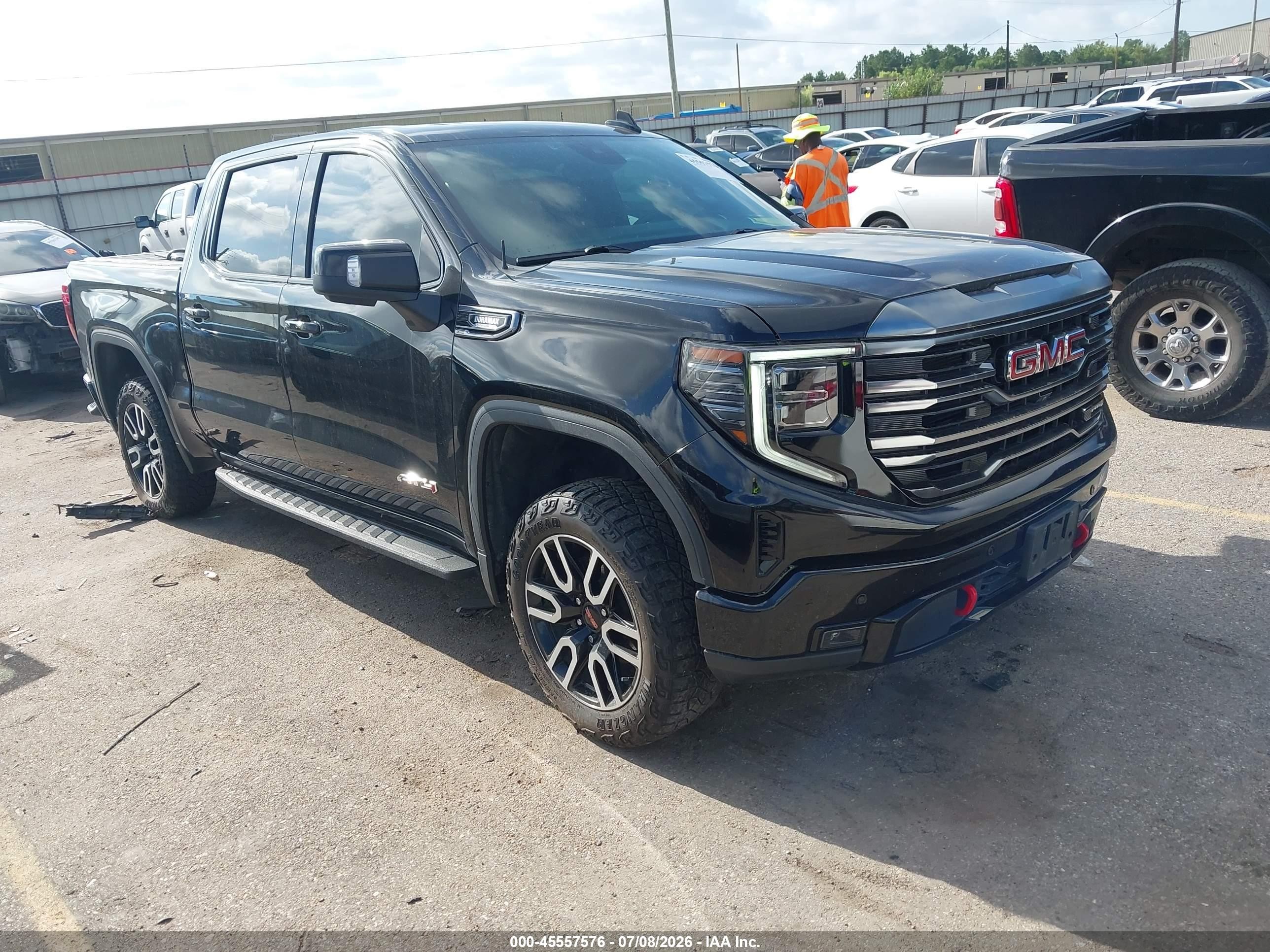 2024 GMC Sierra 1500 VIN 3GTUUEE82RG453305 — IAAI salvage auction photo
