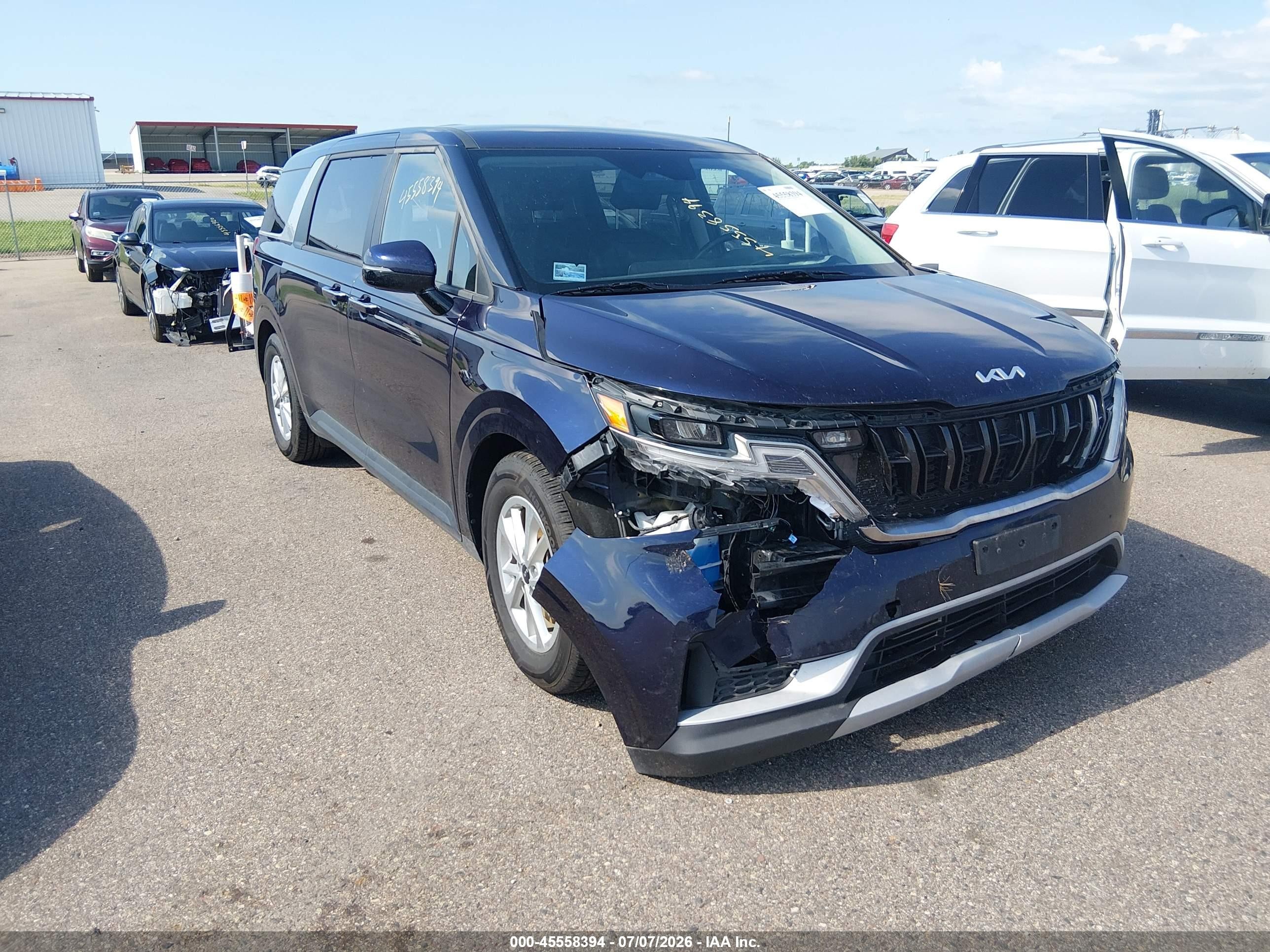 2023 Kia Carnival VIN KNDNB4H32P6242513 — IAAI salvage auction photo