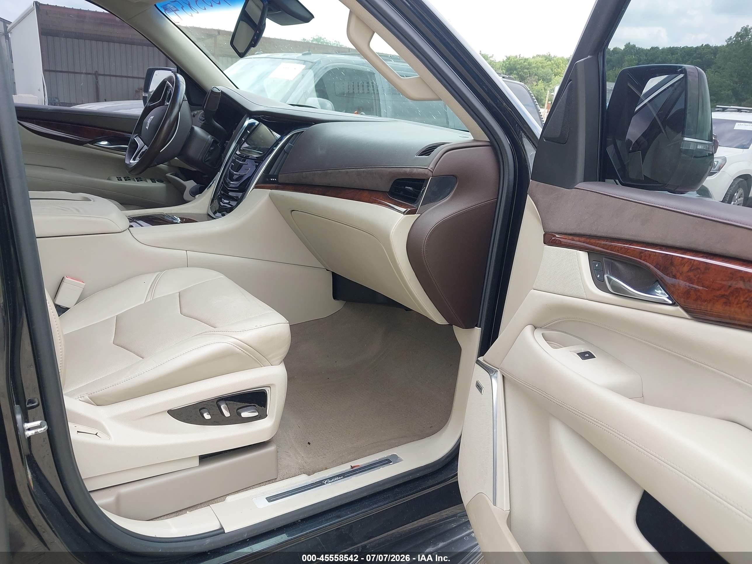 2016 Cadillac Escalade VIN 1GYS4BKJ7GR257252 IAAI salvage auction — Rear End, Salvage (Ohio), sold $5,900 on 2026-10-11 (photo 5)