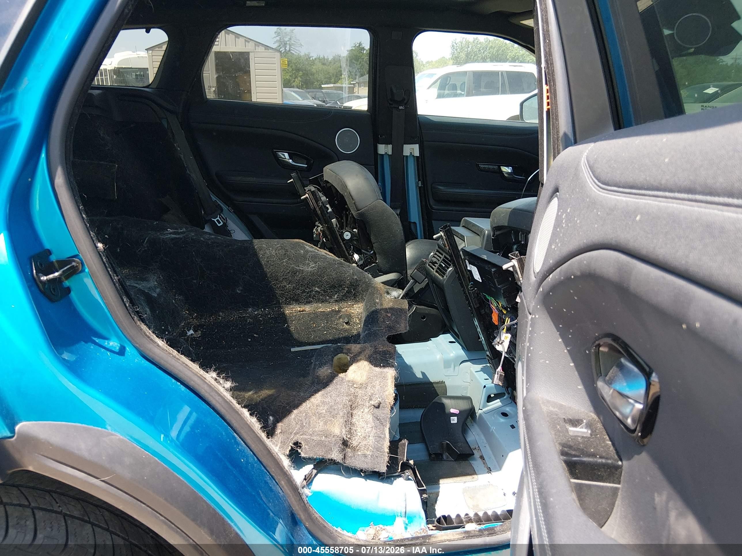 2018 Land rover Range rover evoque VIN SALVC2RX3JH294577 IAAI salvage auction — Rear End, Salvage (New Hampshire), sold $5,900 on 2026-10-11 (photo 8)