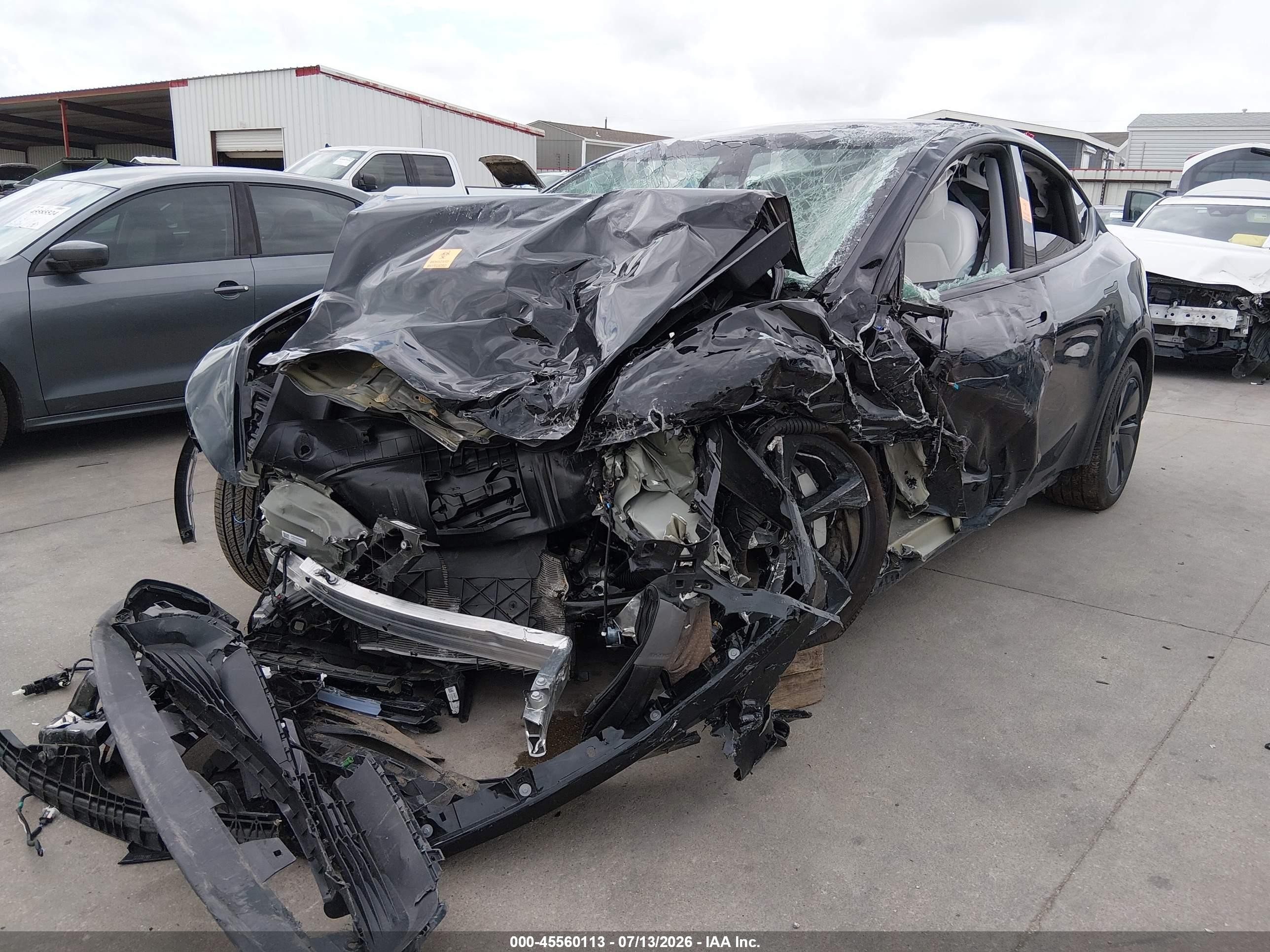 2026 Tesla Model y VIN 7SAYGDEDXTA611175 IAAI salvage auction — Front End, Non-Repairable (Texas), sold $7,100 on 2026-09-25 (photo 2)