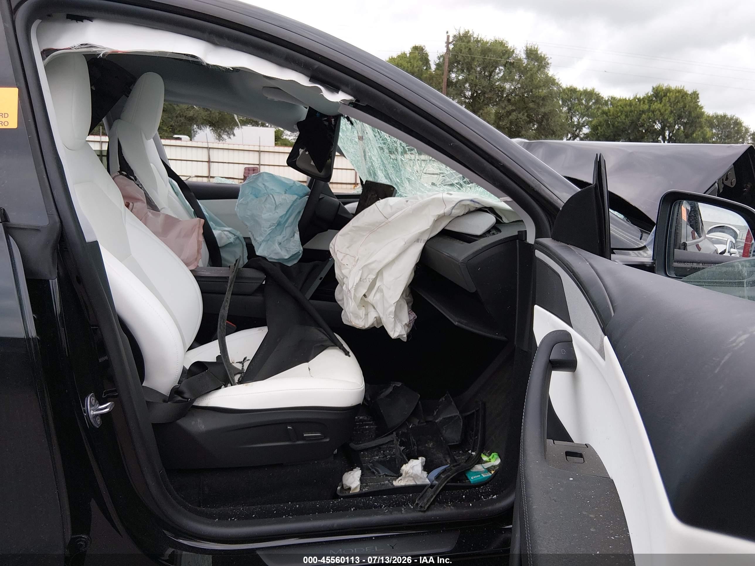 2026 Tesla Model y VIN 7SAYGDEDXTA611175 IAAI salvage auction — Front End, Non-Repairable (Texas), sold $7,100 on 2026-09-25 (photo 5)