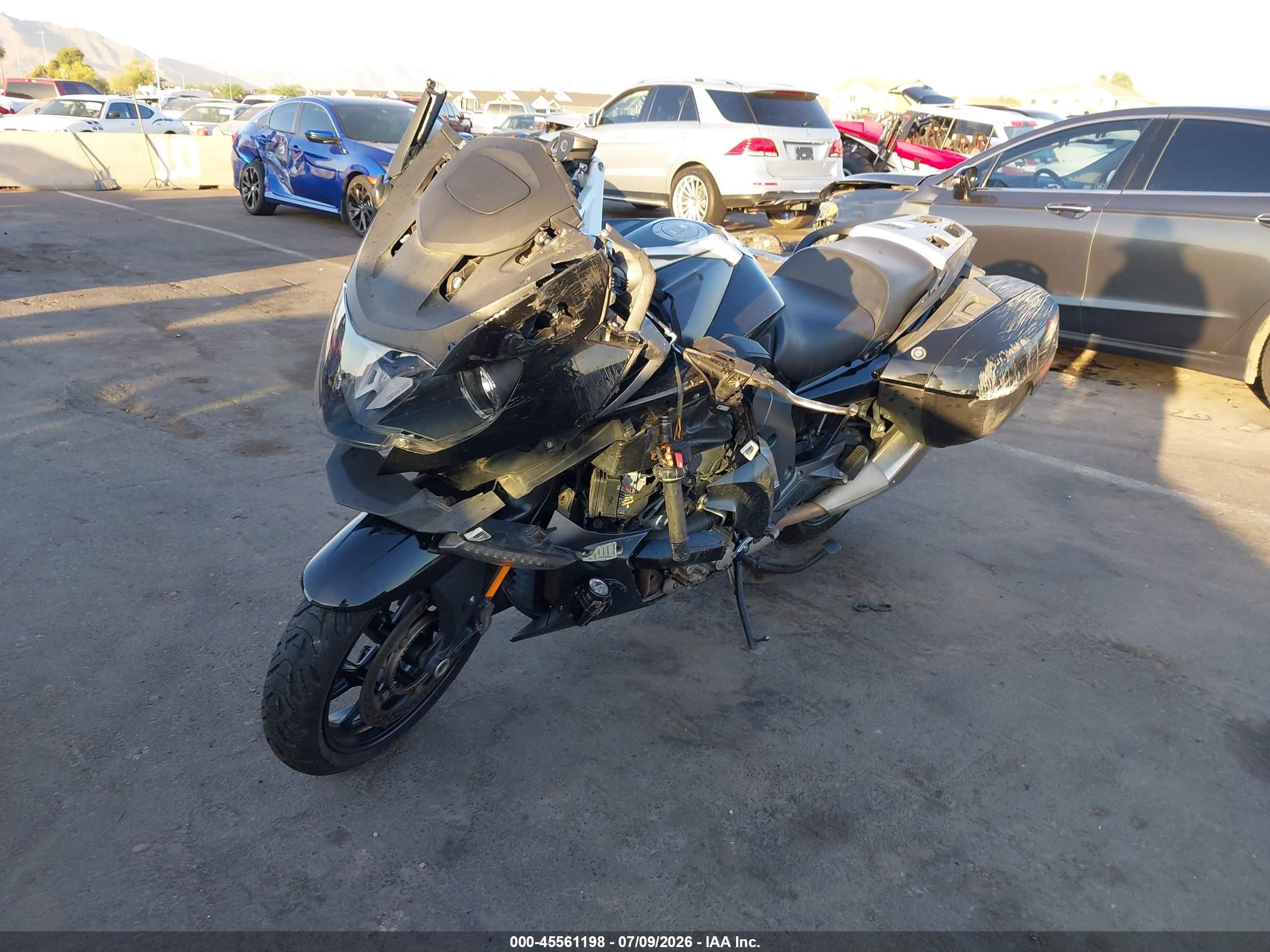 2017 BMW K 1600 VIN WB10F1108HZ542518 IAAI salvage auction — Side, Salvage (Arizona), sold $2,925 on 2026-09-27 (photo 2)