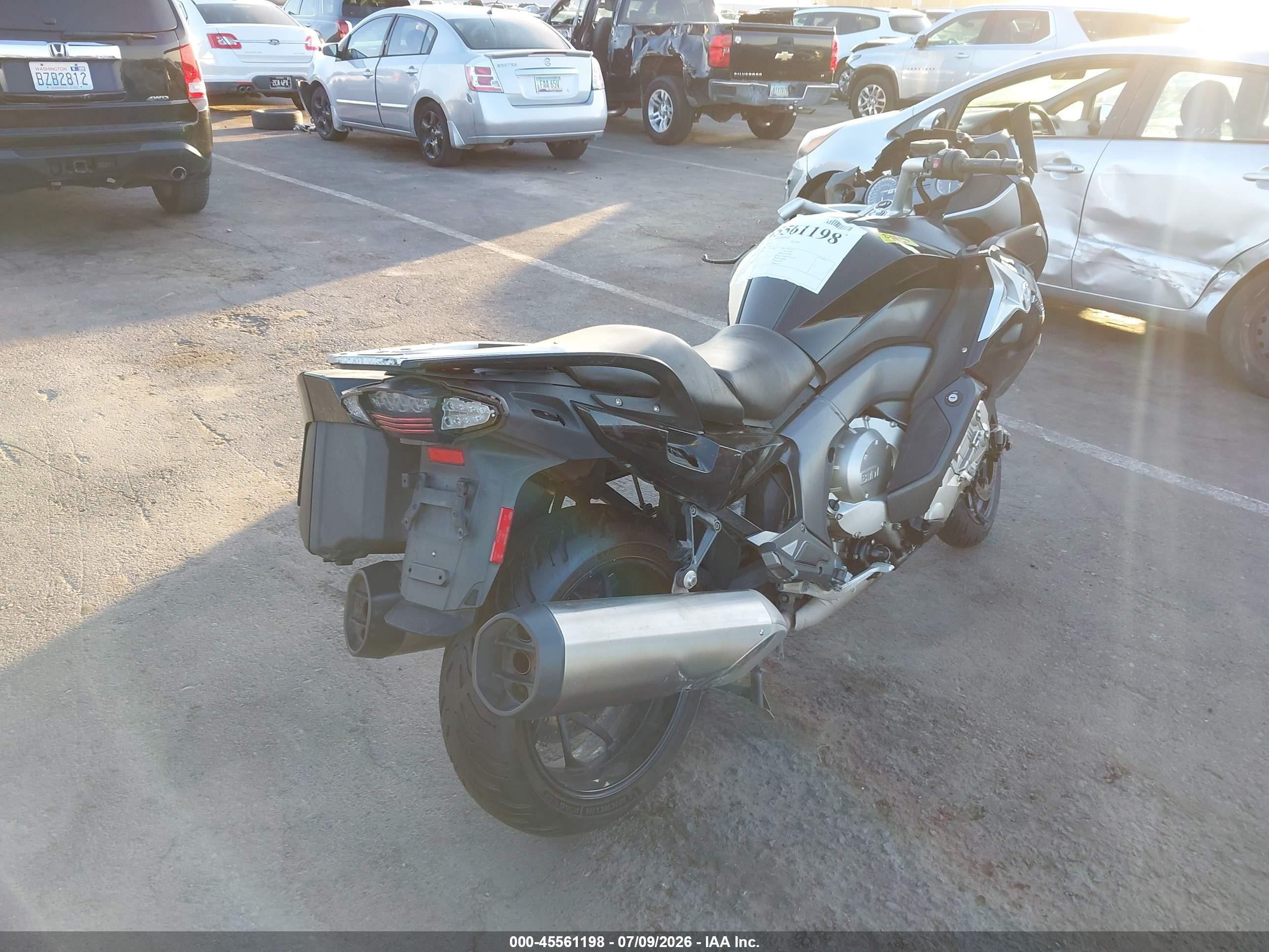 2017 BMW K 1600 VIN WB10F1108HZ542518 IAAI salvage auction — Side, Salvage (Arizona), sold $2,925 on 2026-09-27 (photo 4)