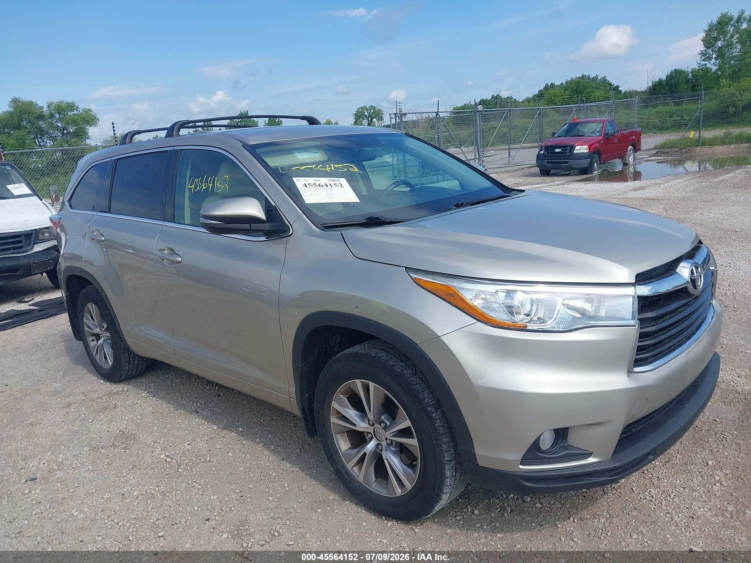 2015 Toyota Highlander VIN 5TDBKRFH6FS204571 — IAAI salvage auction photo