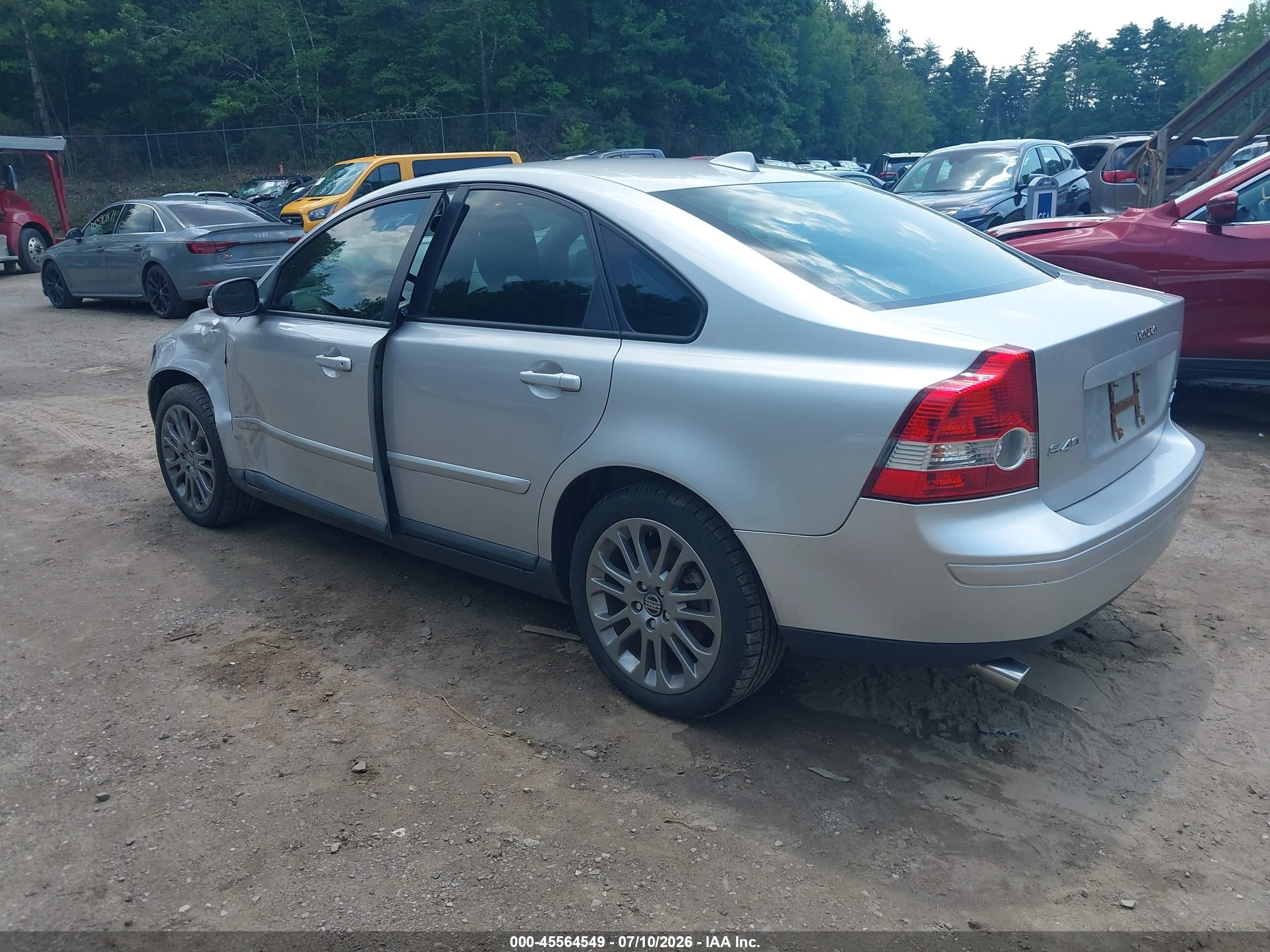 2007 Volvo S40 VIN YV1MH682372294439 IAAI salvage auction — Side, Salvage (Vermont), sold $350 on 2026-09-04 (photo 3)