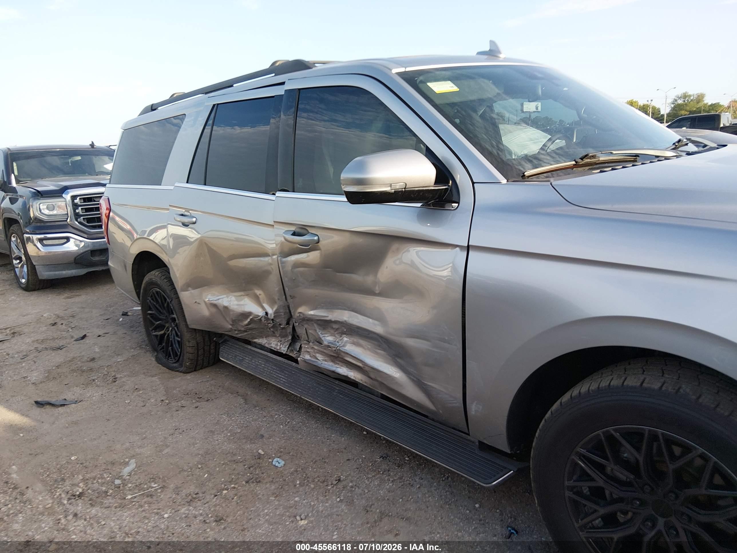 2020 Ford Expedition VIN 1FMJK1HT7LEA24379 IAAI salvage auction — Side, Original (Texas), sold $7,475 on 2026-10-09 (photo 6)