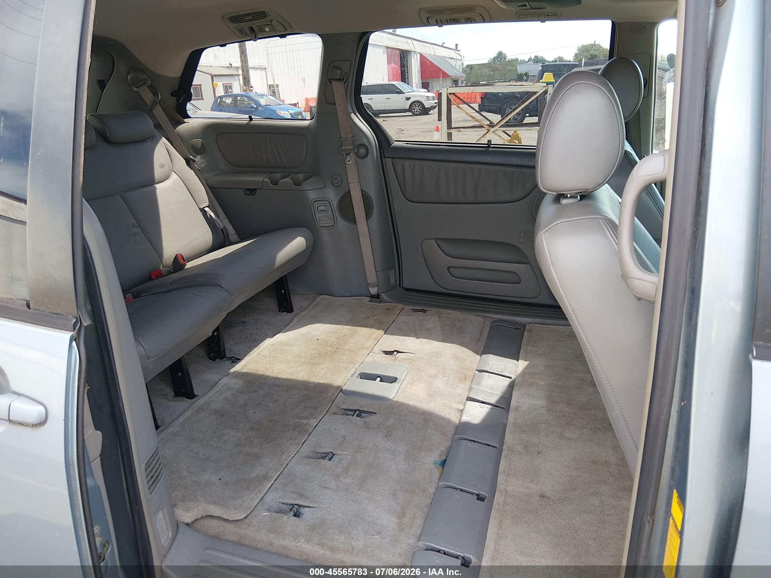 2005 Toyota Sienna VIN 5TDBA22C65S035526 IAAI salvage auction — Normal Wear, Clear-Dealer Only (Oregon), sold $300 on 2026-07-09 (photo 8)
