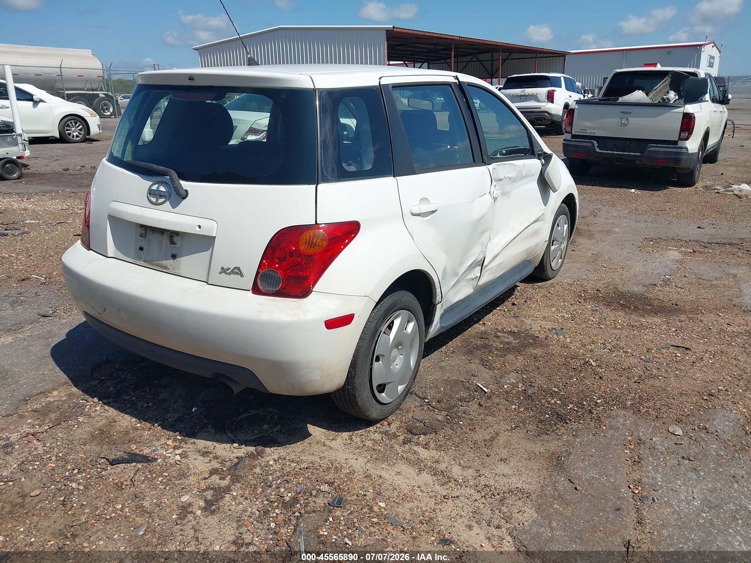 2004 Scion Xa VIN JTKKT624940074521 IAAI salvage auction — Side, Salvage (Mississippi), sold $425 on 2026-08-31 (photo 4)