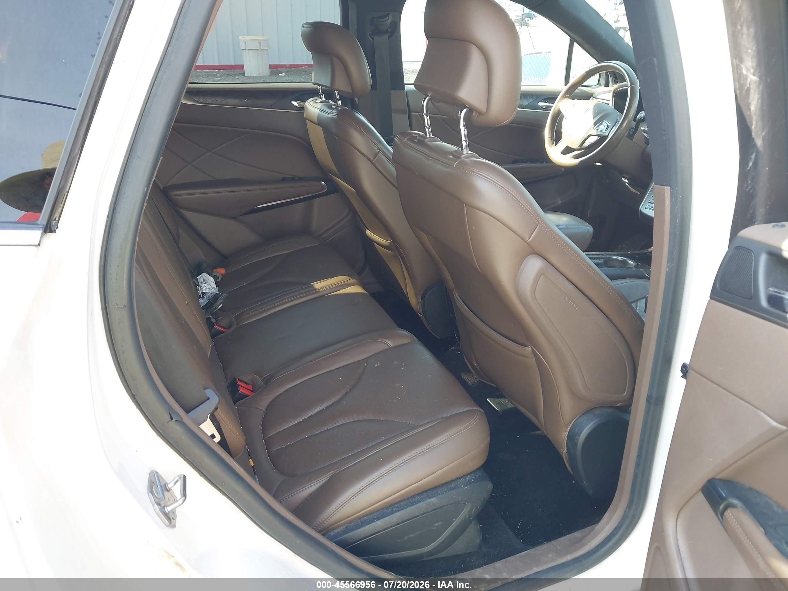 2018 Lincoln Mkc VIN 5LMCJ3D9XJUL14617 IAAI salvage auction — Rear End, Salvage (Montana), sold $1,750 on 2026-09-06 (photo 8)