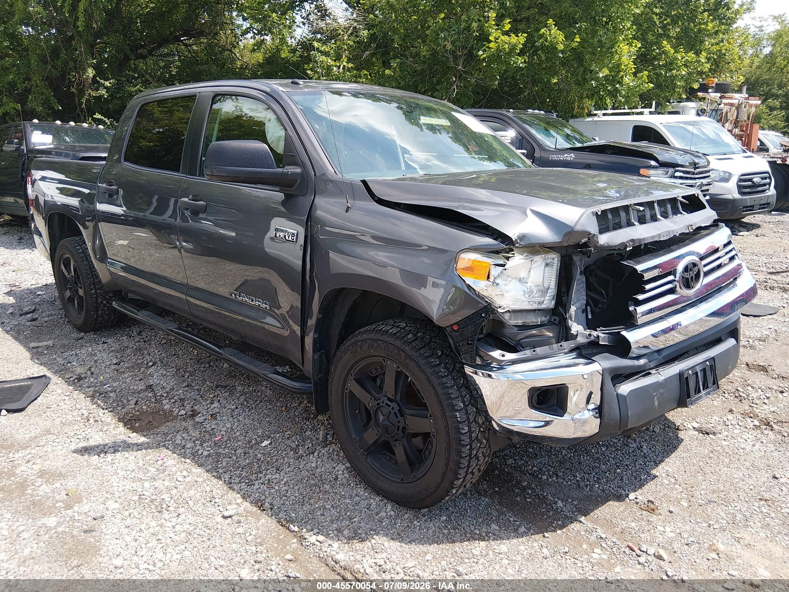 2017 Toyota Tundra VIN 5TFDW5F14HX640096 — IAAI salvage auction photo