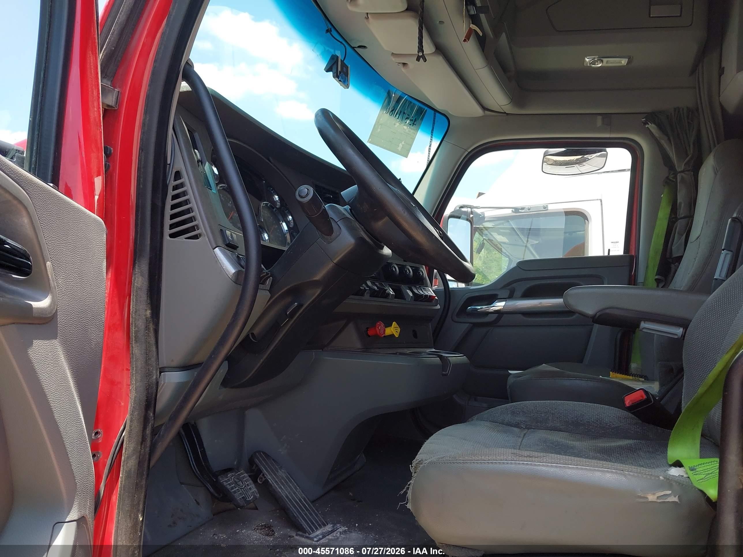 2019 Kenworth T680 VIN 1XKYDP9X5KJ224401 IAAI salvage auction — Unknown, Original (West Virginia), sold $18,100 on 2026-09-12 (photo 6)
