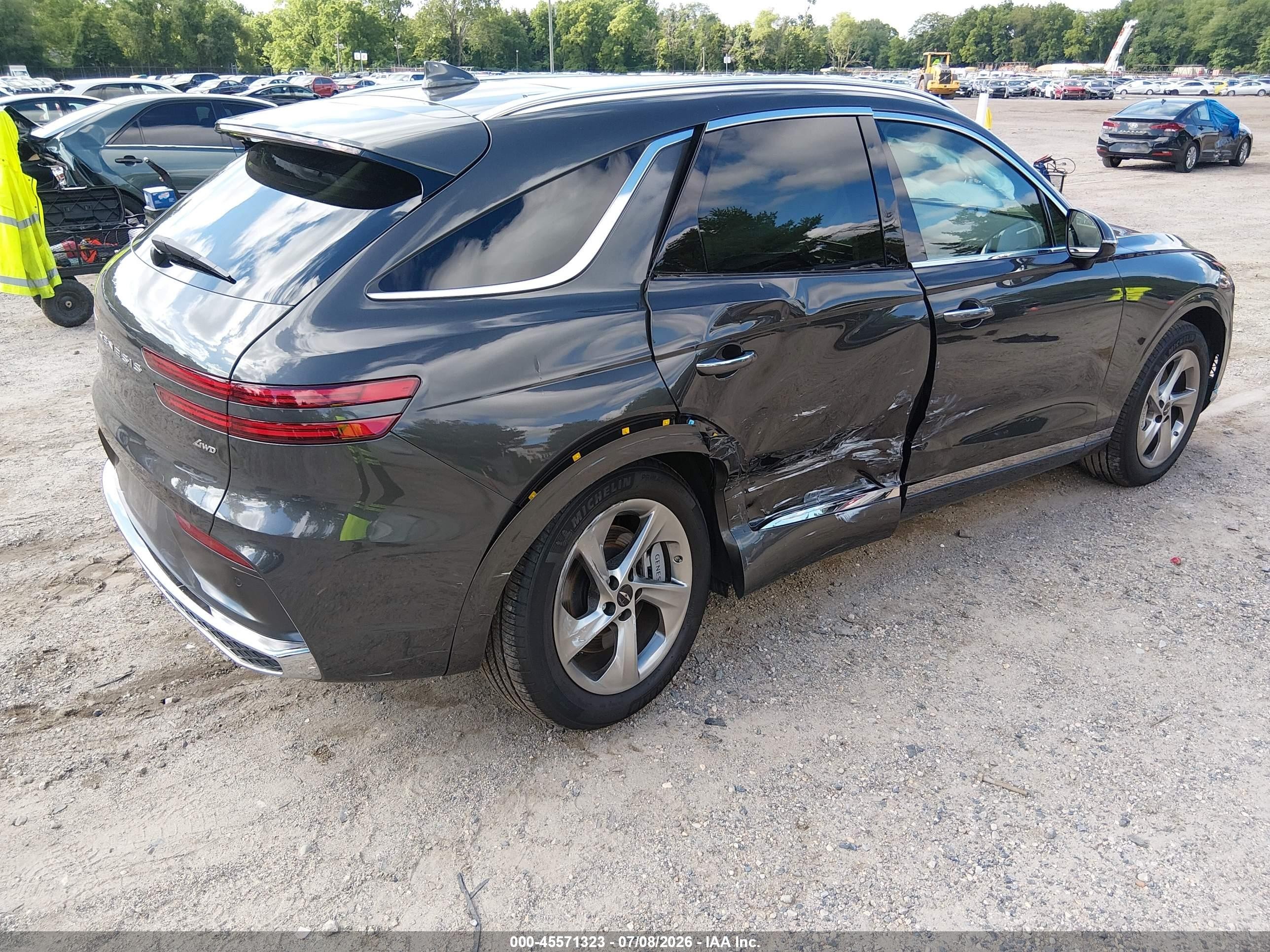 2026 Genesis Gv70 VIN KMUMADTB1TU236282 IAAI salvage auction — Side, Salvage (Pennsylvania), sold $18,450 on 2026-09-08 (photo 4)
