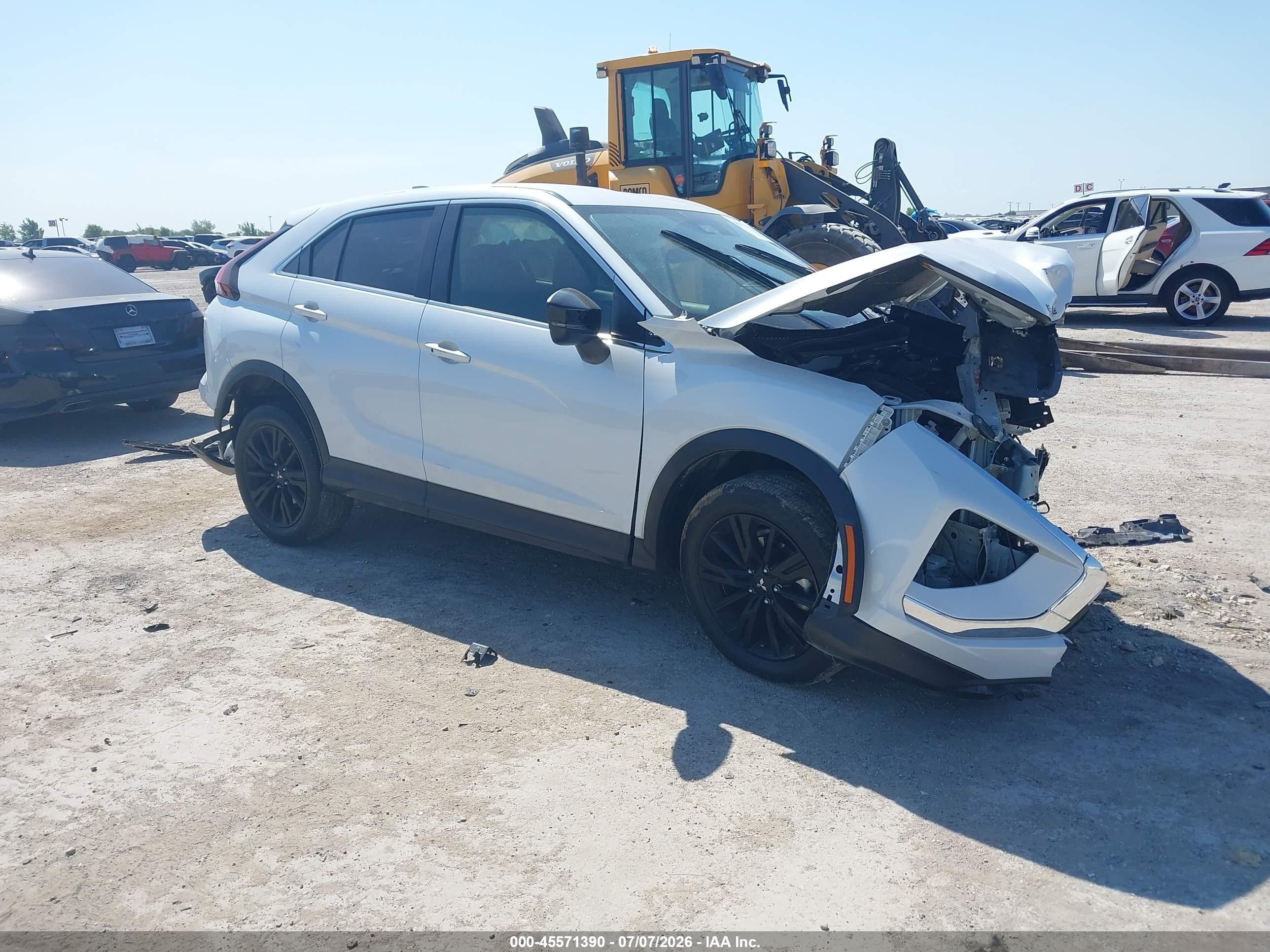 2024 Mitsubishi Eclipse cross VIN JA4ATVAAXRZ001983 IAAI salvage auction — Front End, Salvage (Texas), sold $1,050 on 2026-09-09 (photo 1)