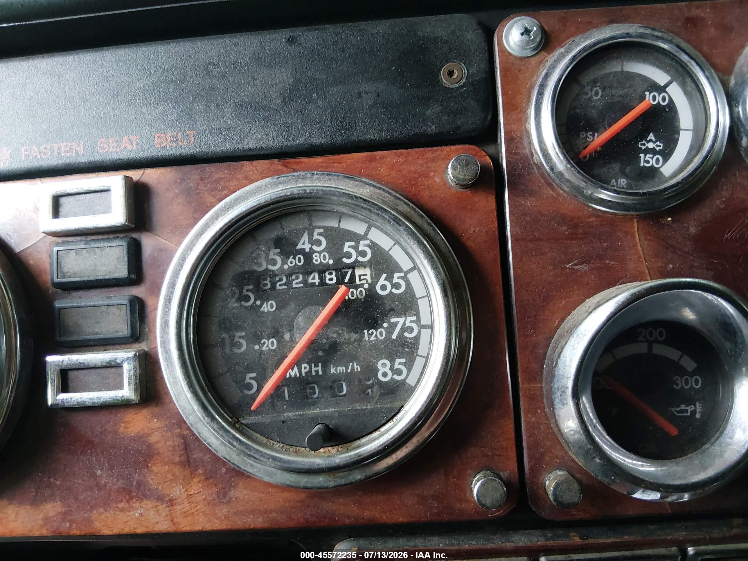 2004 Freightliner Conventional VIN 1FUJAPCK54DN12903 IAAI salvage auction — Side, Salvage (Georgia), sold $8,800 on 2026-09-09 (photo 5)