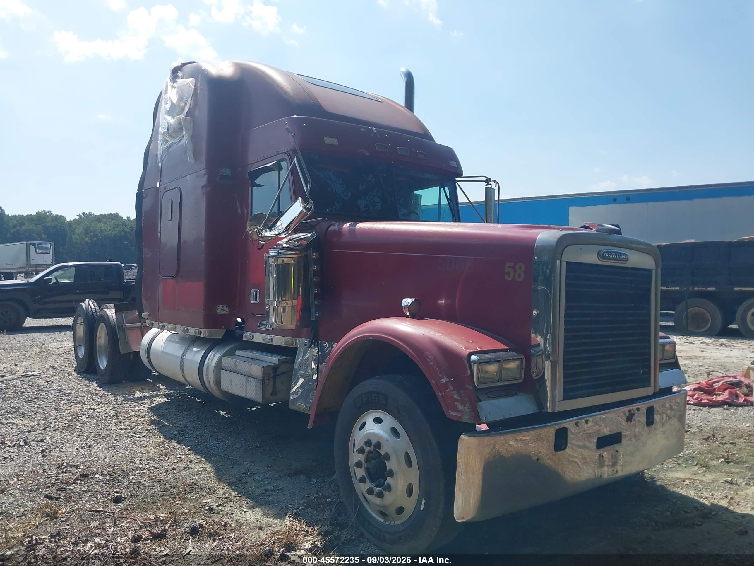 2004 Freightliner Conventional VIN 1FUJAPCK54DN12903 — IAAI salvage auction photo