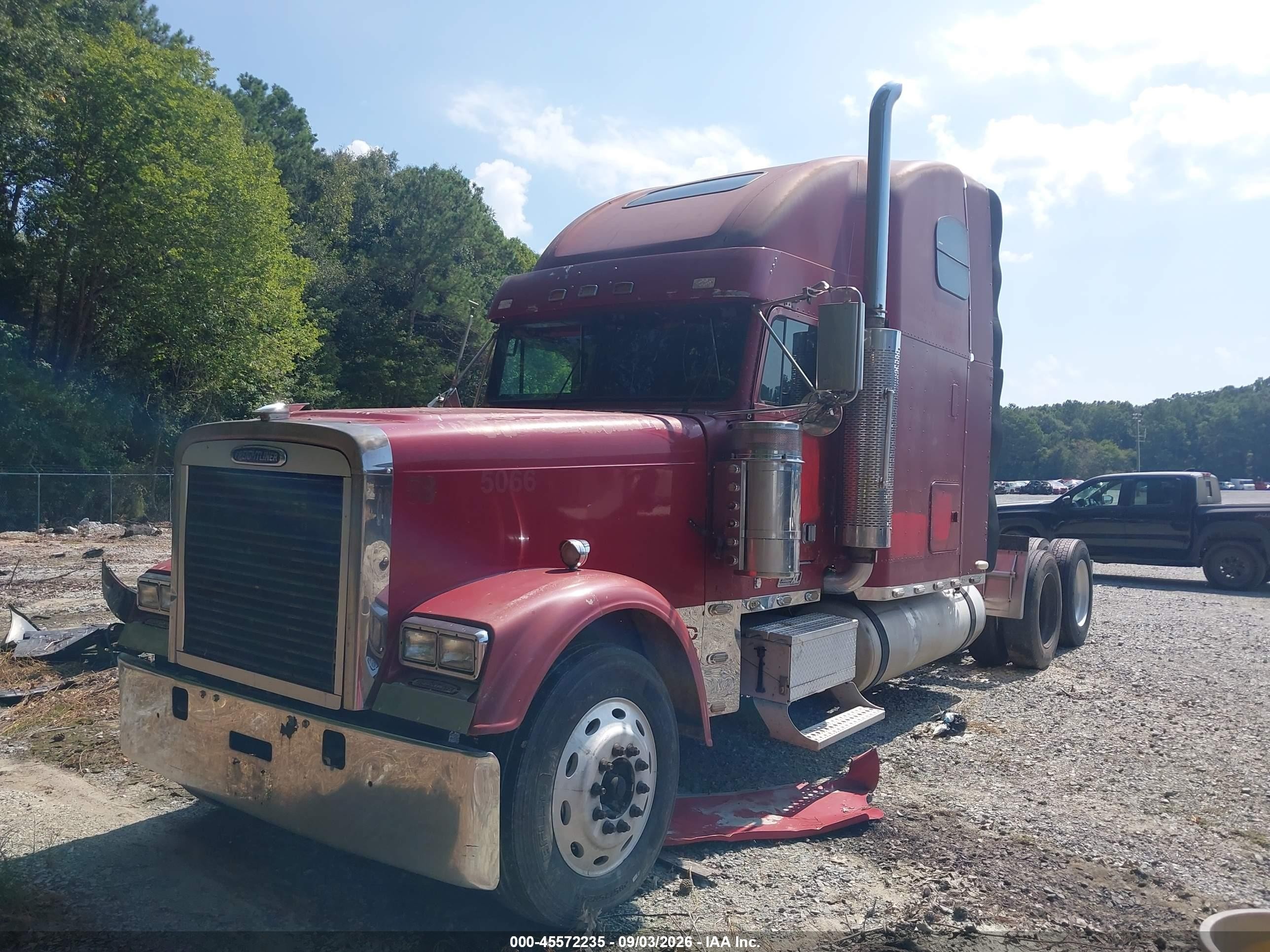 2004 Freightliner Conventional VIN 1FUJAPCK54DN12903 IAAI salvage auction — Side, Salvage (Georgia), sold $8,800 on 2026-09-09 (photo 2)