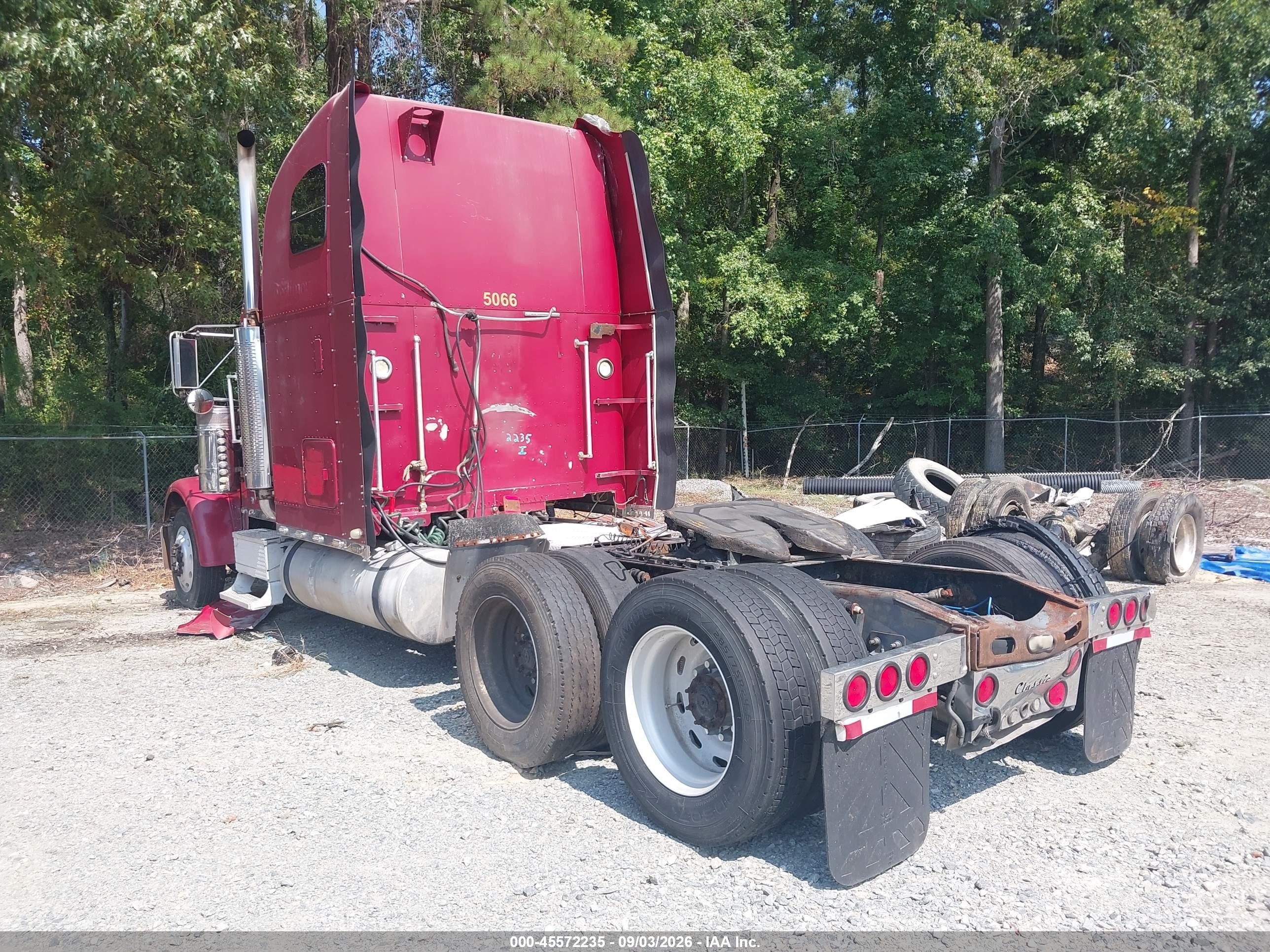 2004 Freightliner Conventional VIN 1FUJAPCK54DN12903 IAAI salvage auction — Side, Salvage (Georgia), sold $8,800 on 2026-09-09 (photo 3)