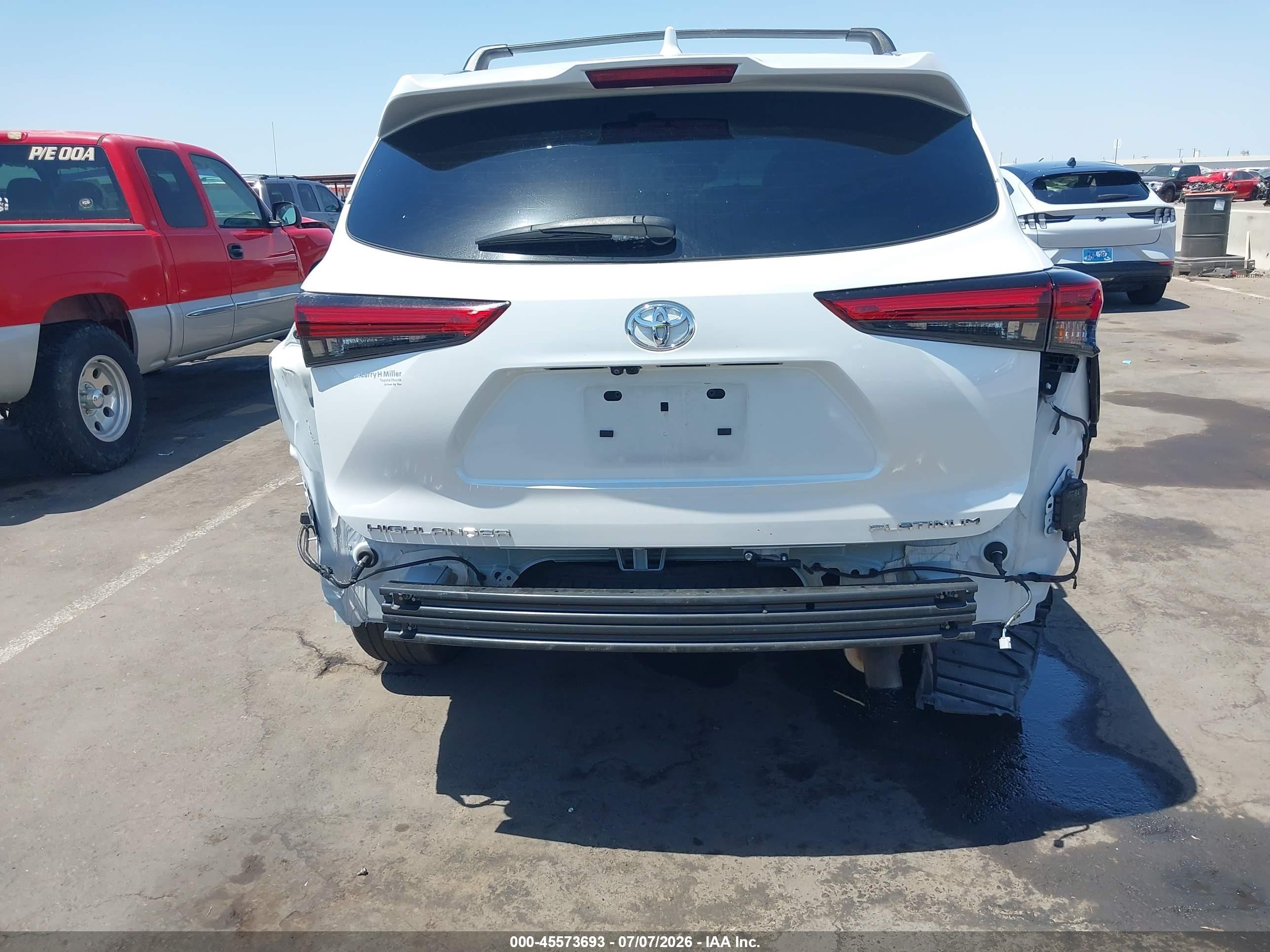 2023 Toyota Highlander VIN 5TDKDRAH8PS507516 IAAI salvage auction — Rear End, Salvage (Arizona), sold $21,100 on 2026-09-25 (photo 6)