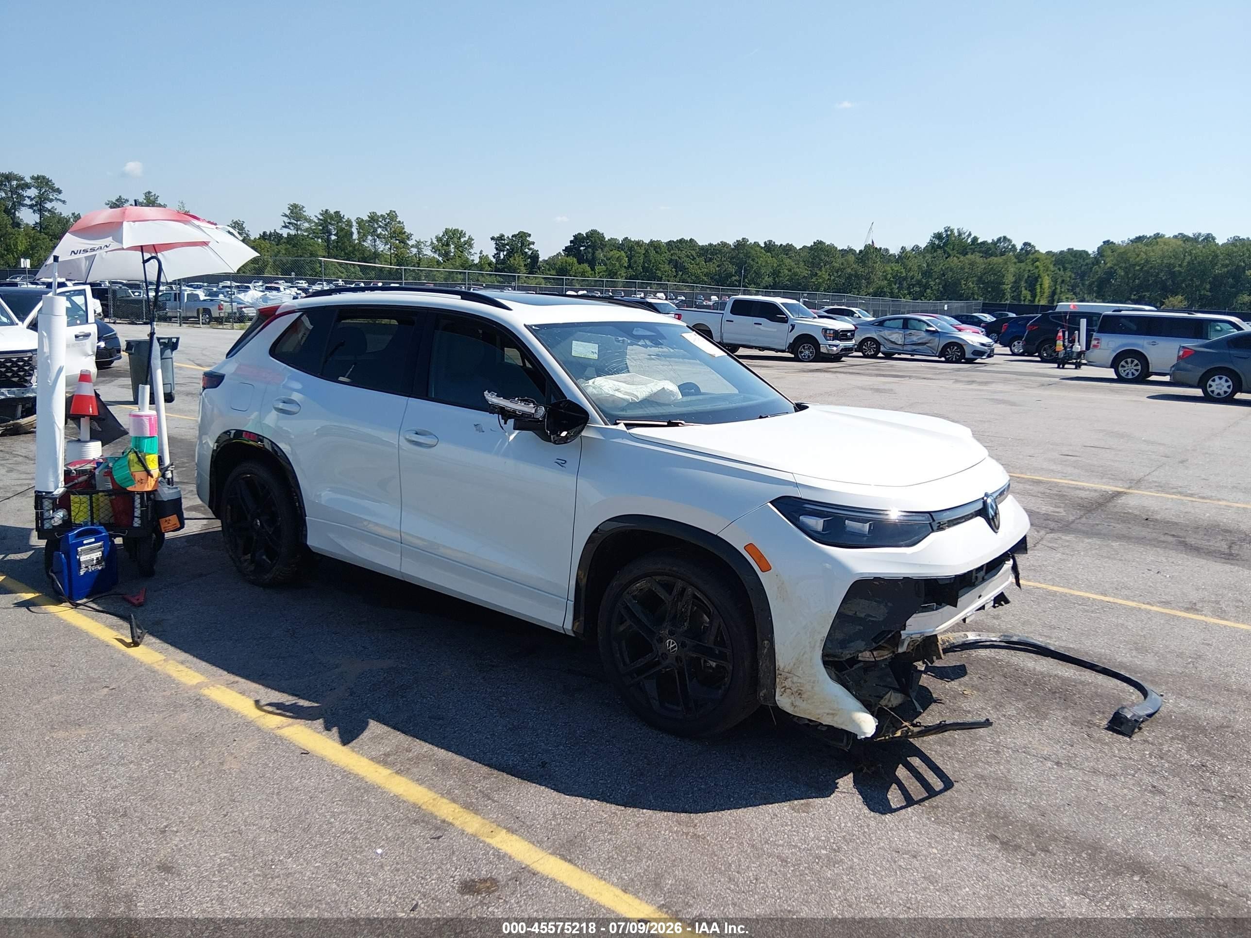 2025 Volkswagen Tiguan VIN 3VVHR7RMXSM060733 — IAAI salvage auction photo