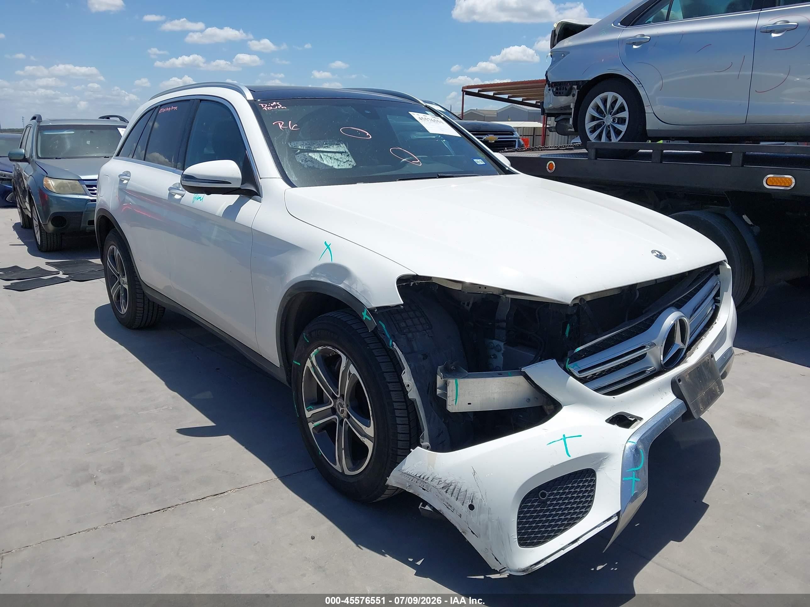 2018 Mercedes-Benz GLC-Class VIN WDC0G4JB3JV065233 — IAAI salvage auction photo