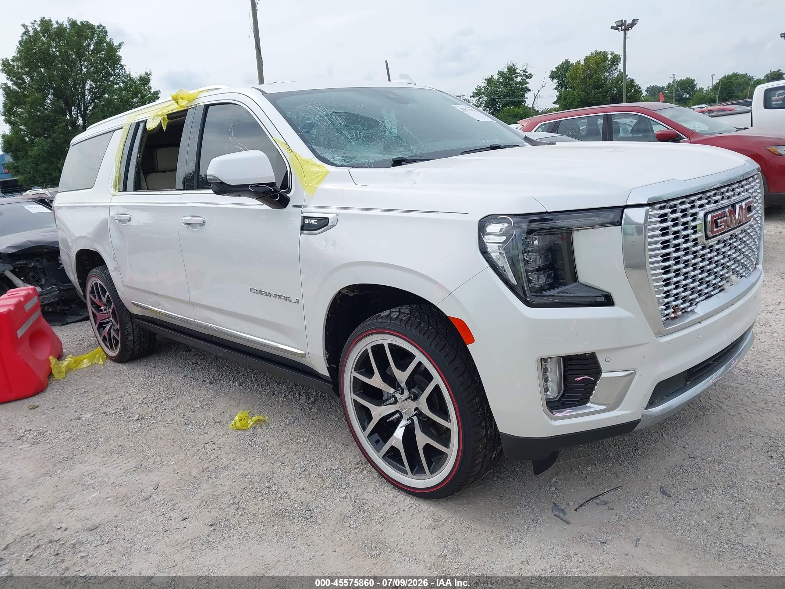 2021 GMC Yukon XL VIN 1GKS2JKLXMR301056 — IAAI salvage auction photo