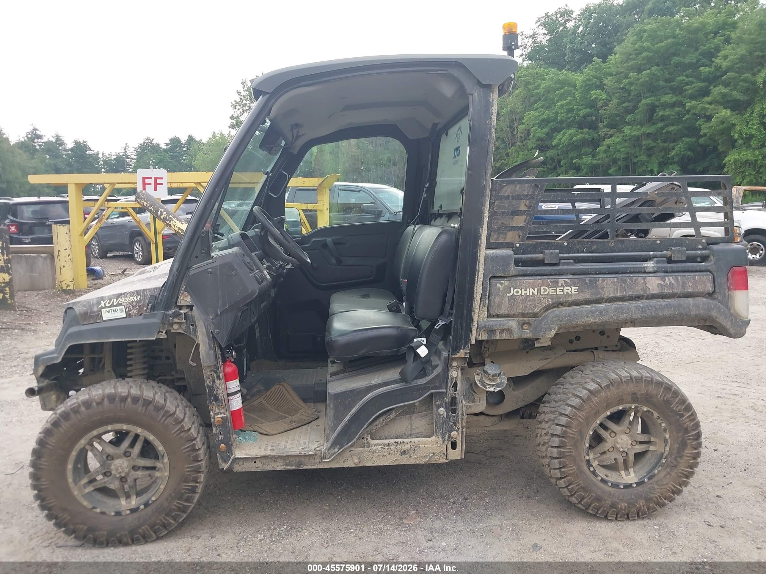 2023 John Deere Gator VIN 1M0835MDPPM062893 IAAI salvage auction — Side, Salvage (Vermont), sold $4,050 on 2026-10-06 (photo 6)