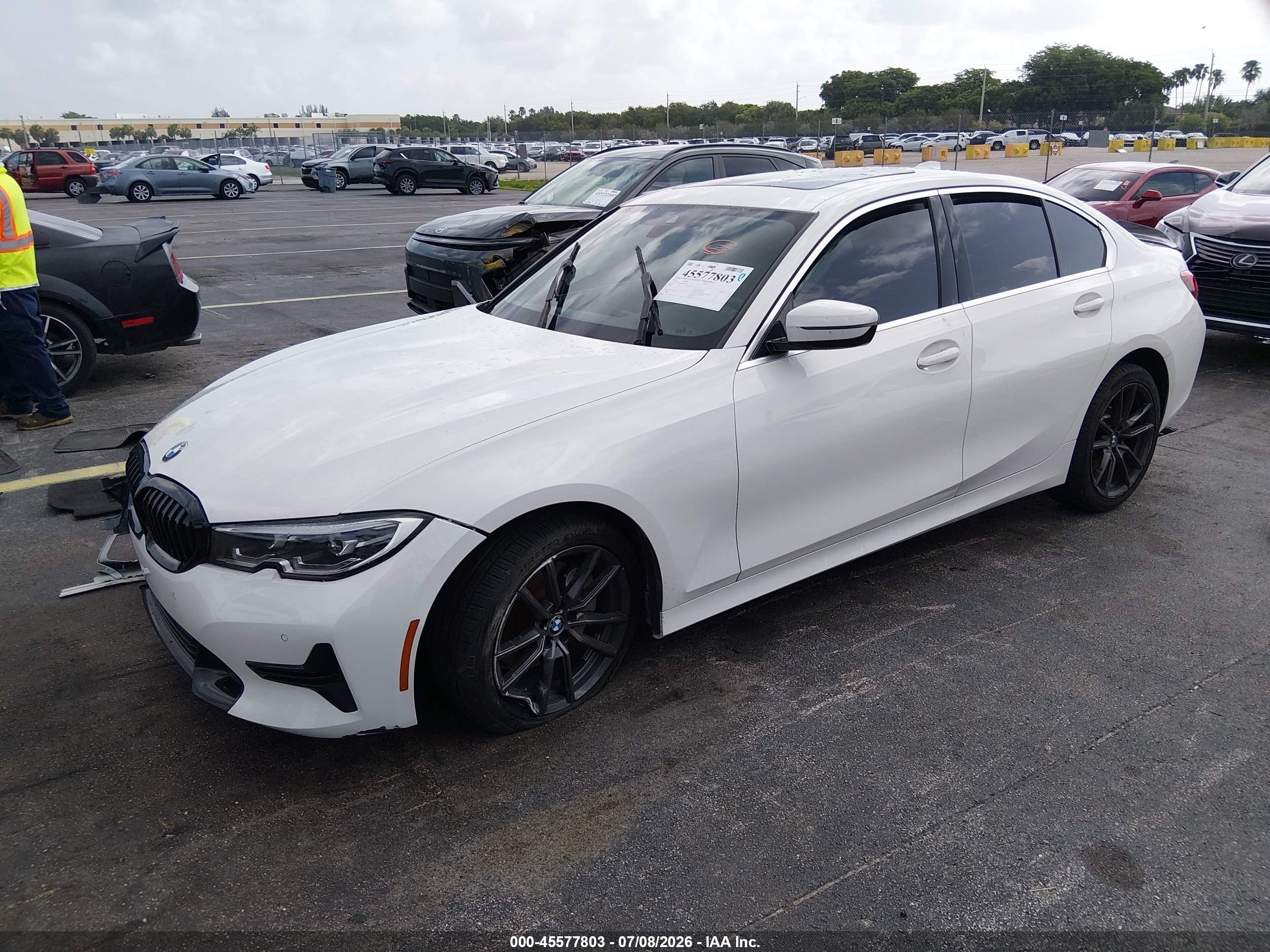 2020 BMW 3er VIN WBA5R1C04LFH54243 IAAI salvage auction — Side, Rebuildable (Florida), sold $7,050 on 2026-09-17 (photo 2)