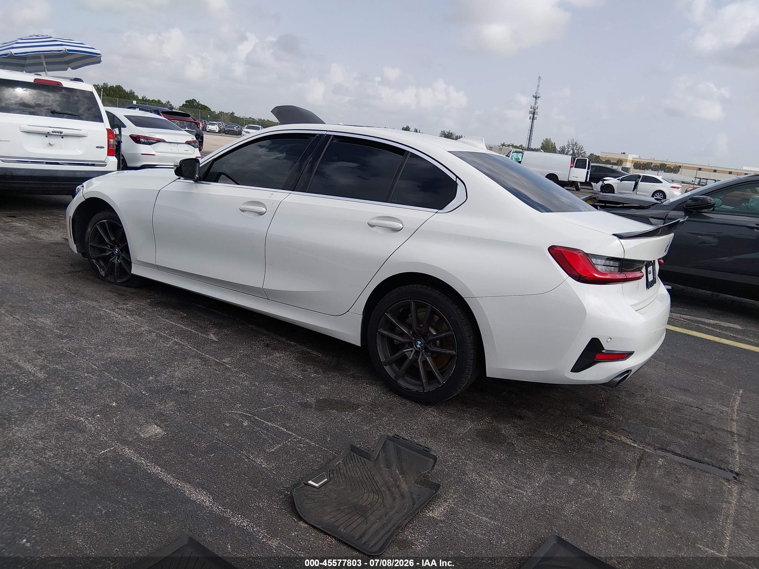 2020 BMW 3er VIN WBA5R1C04LFH54243 IAAI salvage auction — Side, Rebuildable (Florida), sold $7,050 on 2026-09-17 (photo 3)