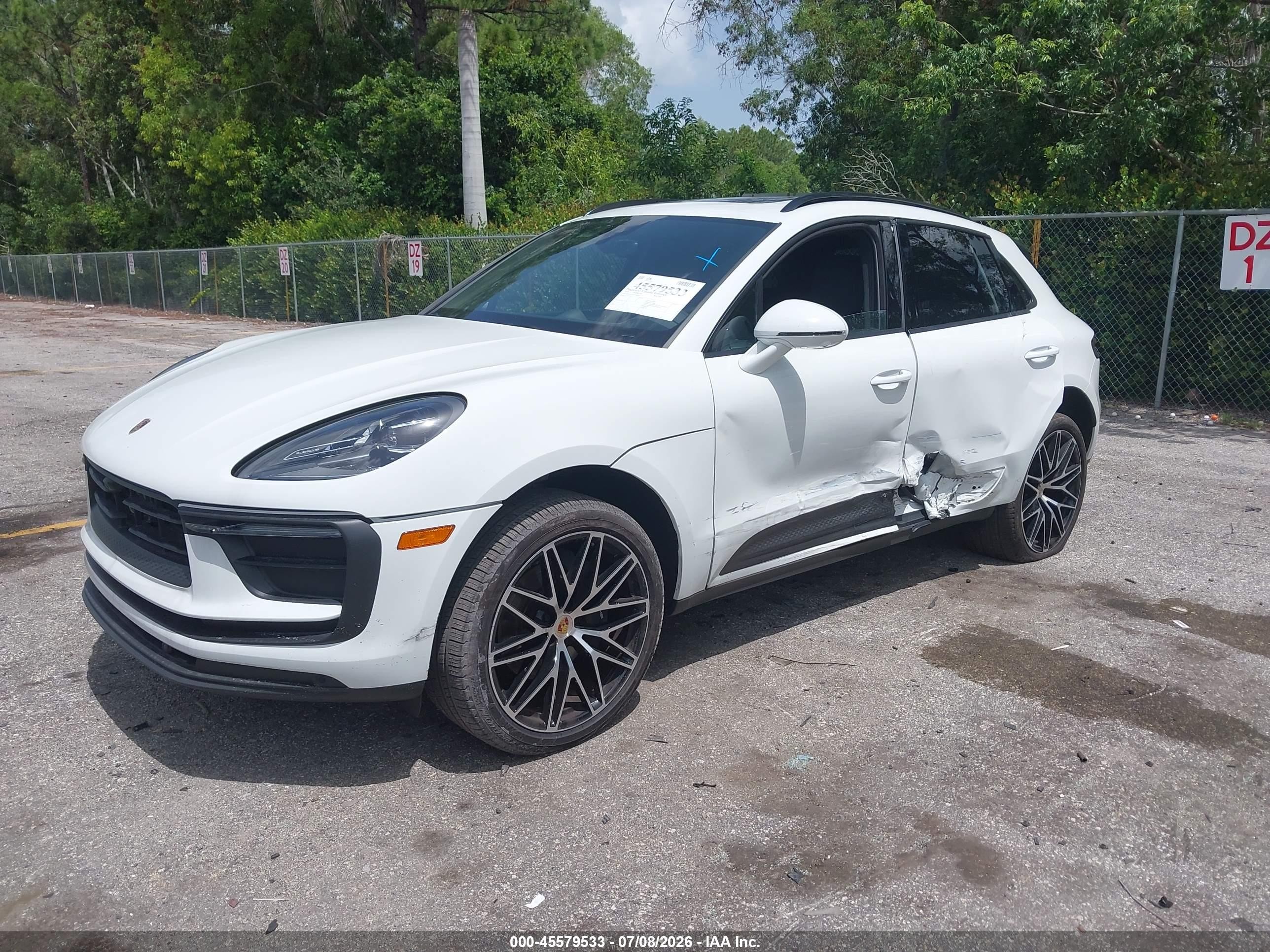 2026 Porsche Macan VIN WP1AA2A51TLB04442 IAAI salvage auction — Side, Rebuildable (Florida), sold $25,850 on 2026-09-08 (photo 2)