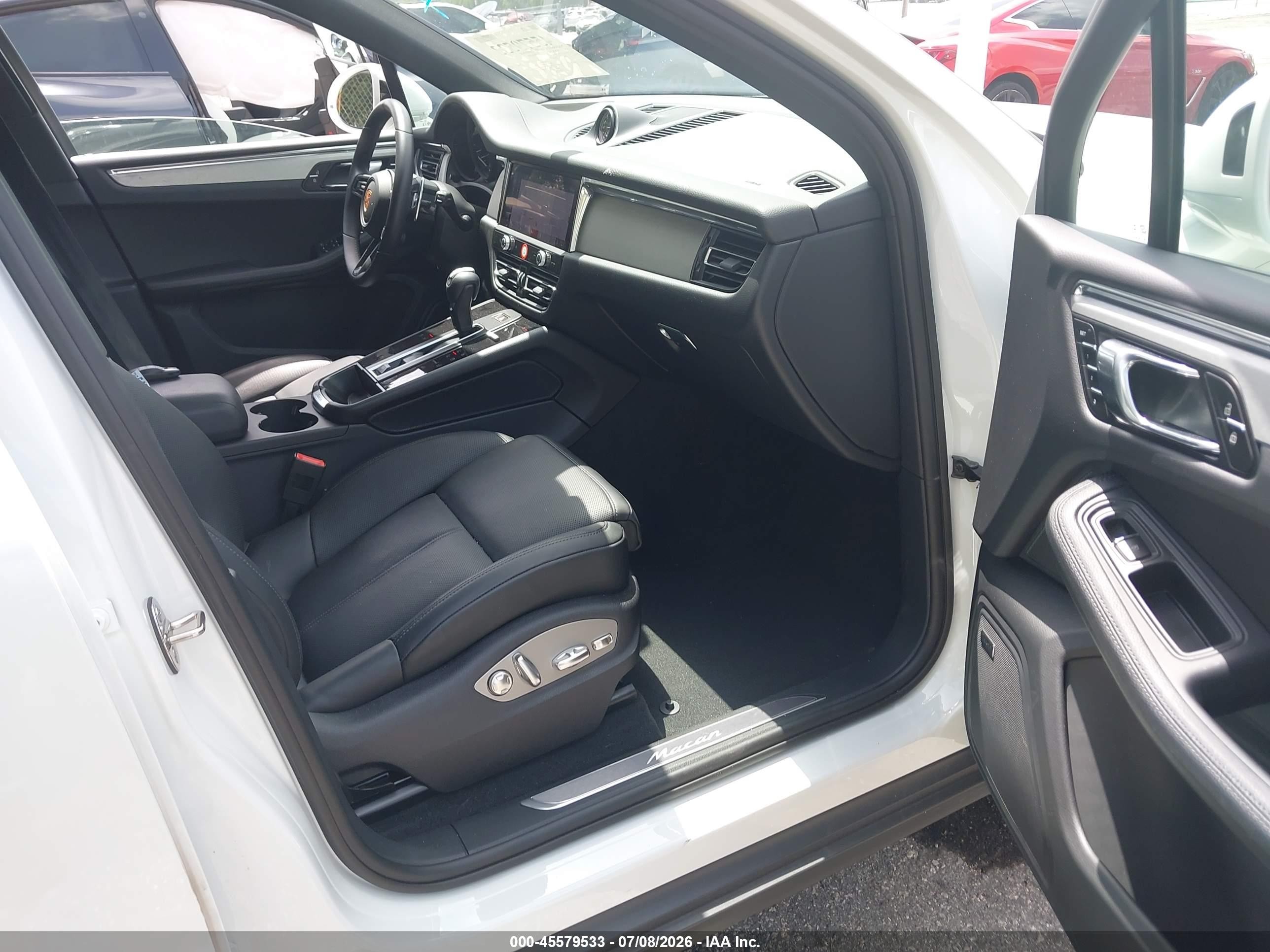 2026 Porsche Macan VIN WP1AA2A51TLB04442 IAAI salvage auction — Side, Rebuildable (Florida), sold $25,850 on 2026-09-08 (photo 5)