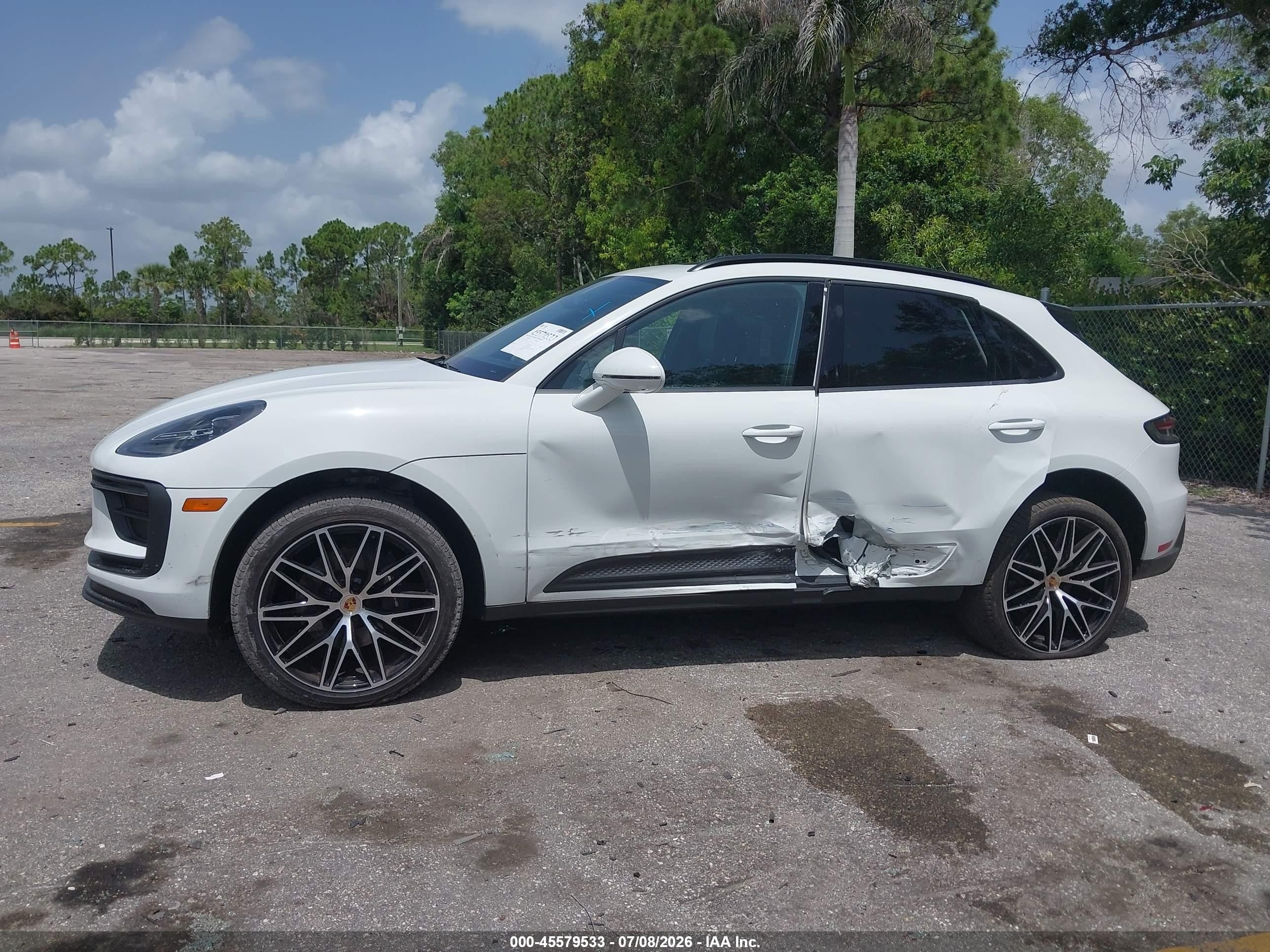 2026 Porsche Macan VIN WP1AA2A51TLB04442 IAAI salvage auction — Side, Rebuildable (Florida), sold $25,850 on 2026-09-08 (photo 6)