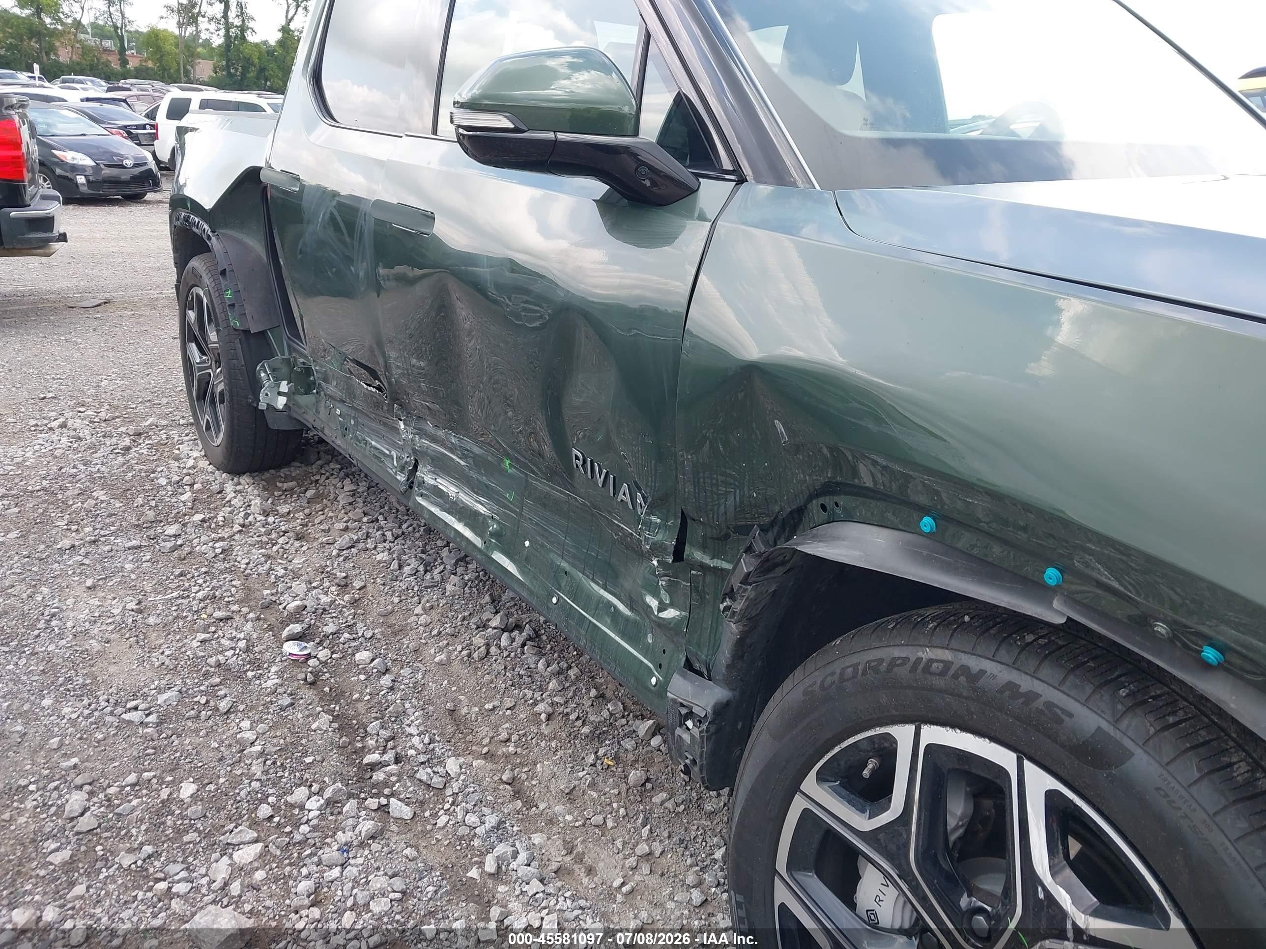 2025 Rivian R1t VIN 7FCTGBAA9SN041450 IAAI salvage auction — Side, Clear (Tennessee), sold $23,850 on 2026-09-03 (photo 6)