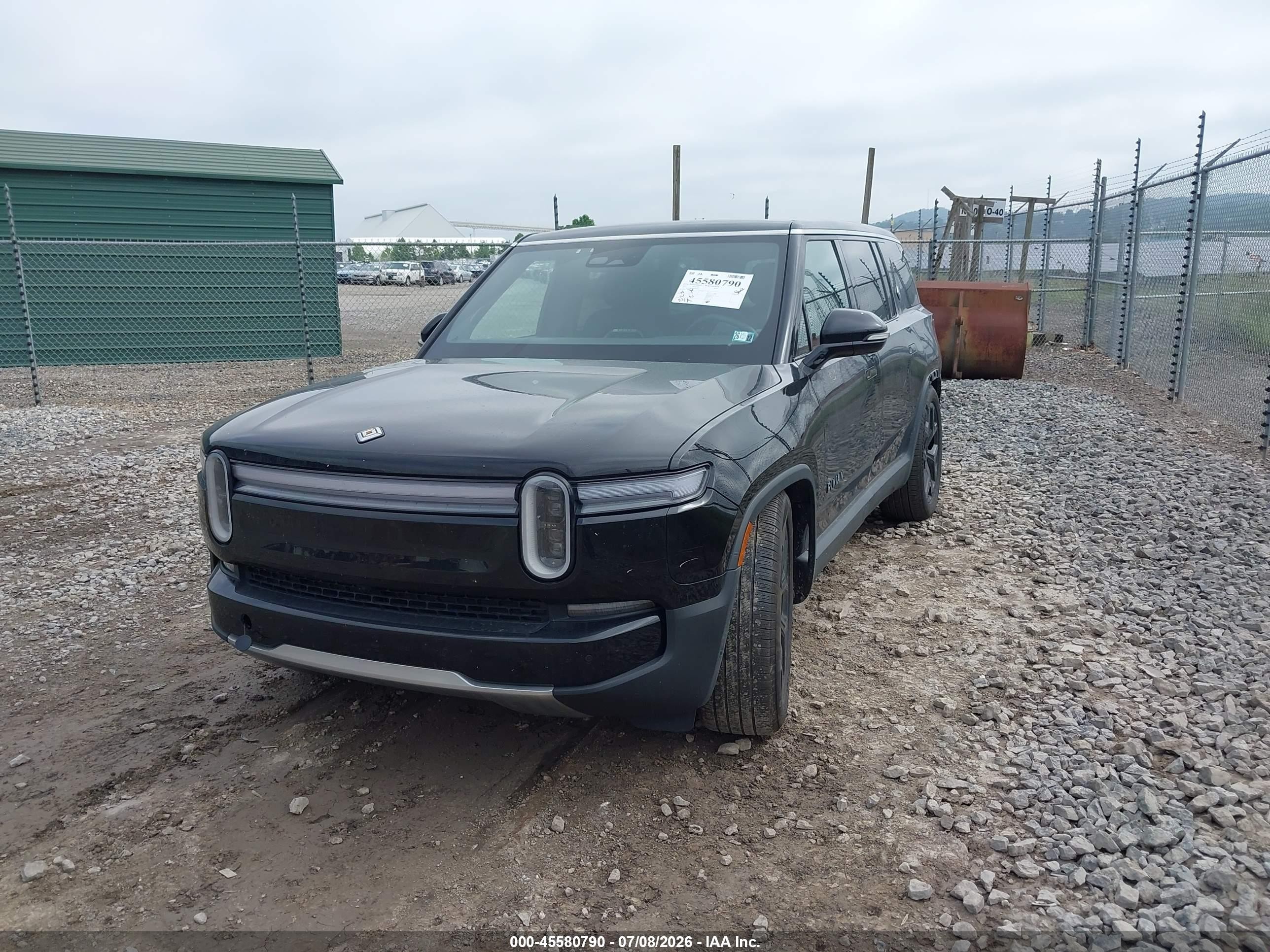 2025 Rivian R1S VIN 7PDSGBBA8SN065411 IAAI salvage auction — Rear End, Salvage (Pennsylvania), sold $30,250 on 2026-08-19 (photo 2)